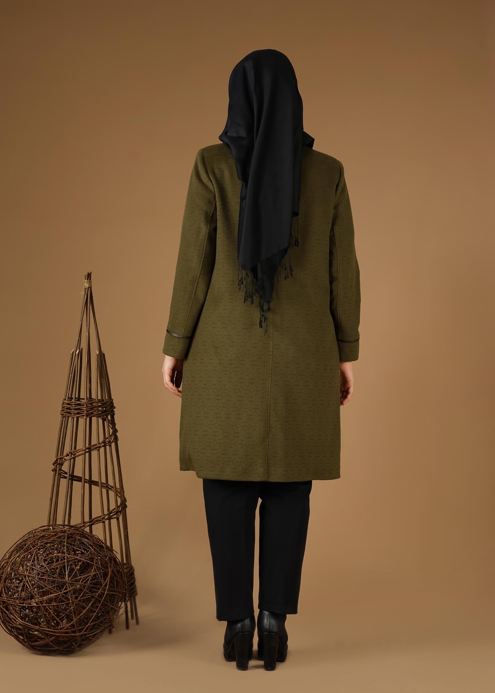 Tesettür giyim YEŞİL BİSİKLET YAKALI KENDİNDEN DESENLİ KABAN 9617