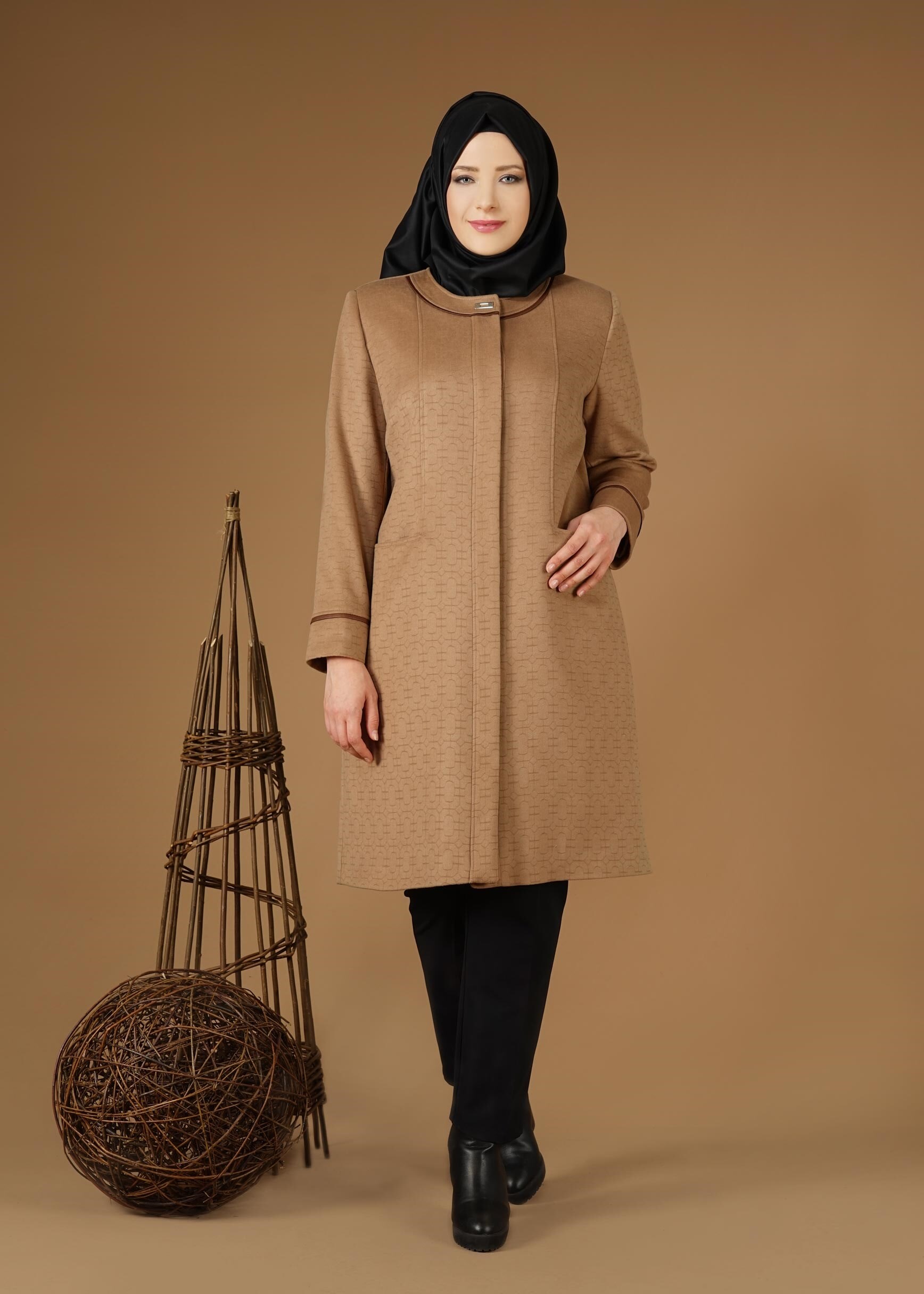 Tesettür giyim KAHVE BİSİKLET YAKALI KENDİNDEN DESENLİ KABAN 9617