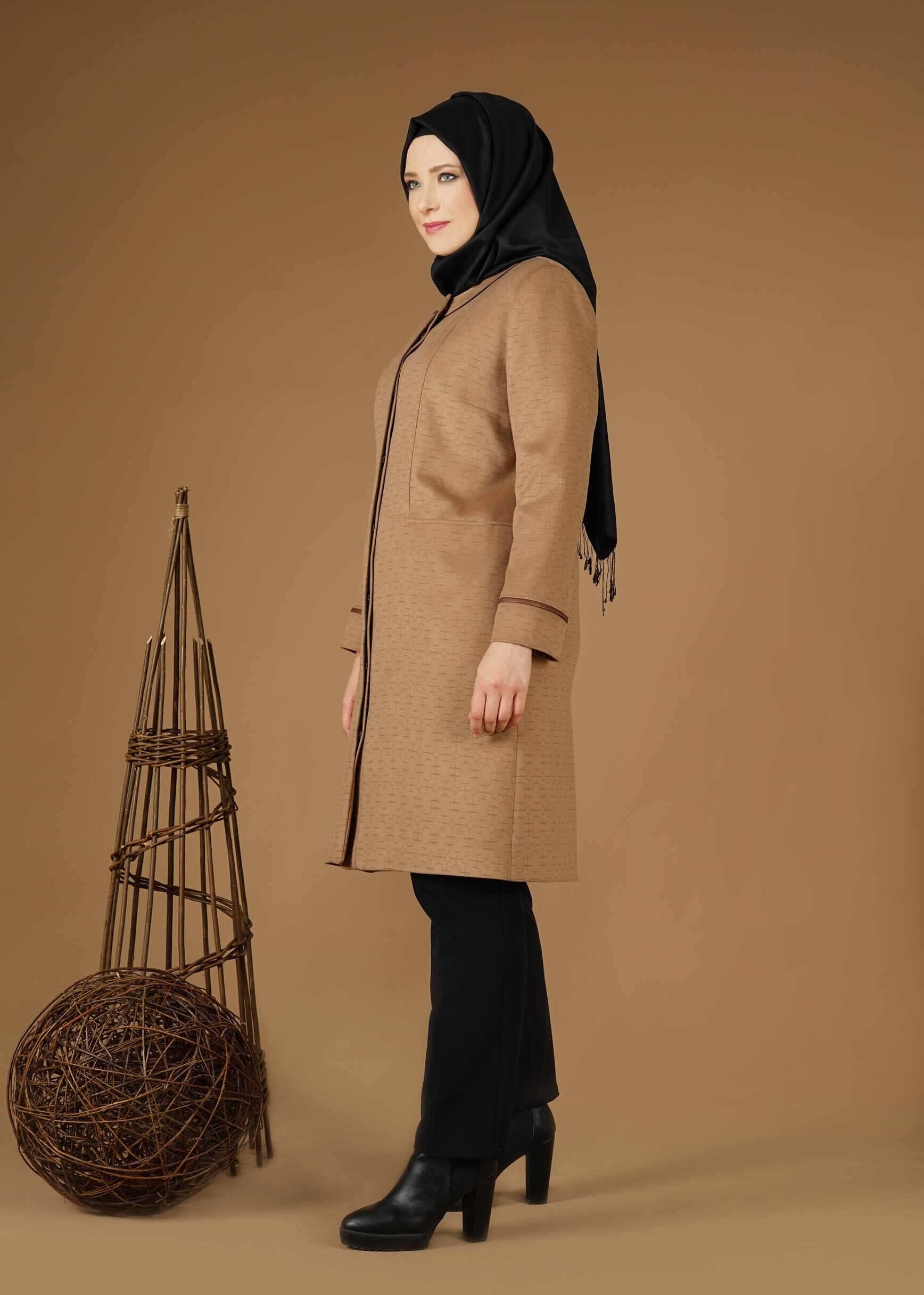 Tesettür giyim KAHVE BİSİKLET YAKALI KENDİNDEN DESENLİ KABAN 9617