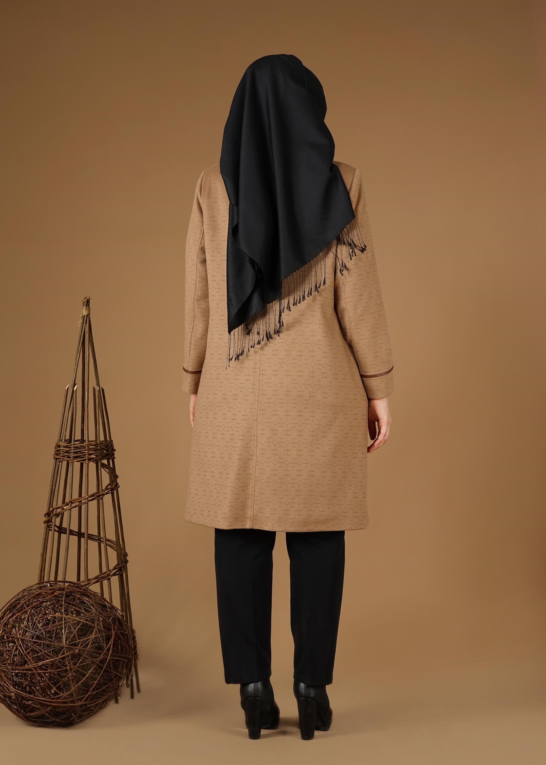 Tesettür giyim KAHVE BİSİKLET YAKALI KENDİNDEN DESENLİ KABAN 9617