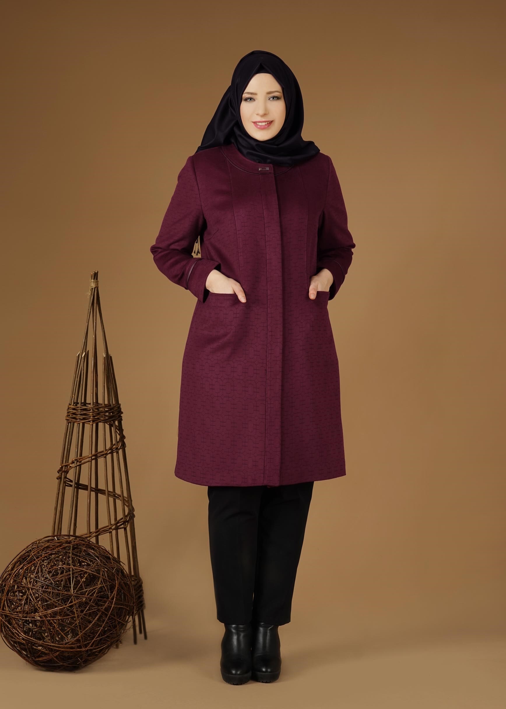 Tesettür giyim MÜRDÜM BİSİKLET YAKALI KENDİNDEN DESENLİ KABAN 9617