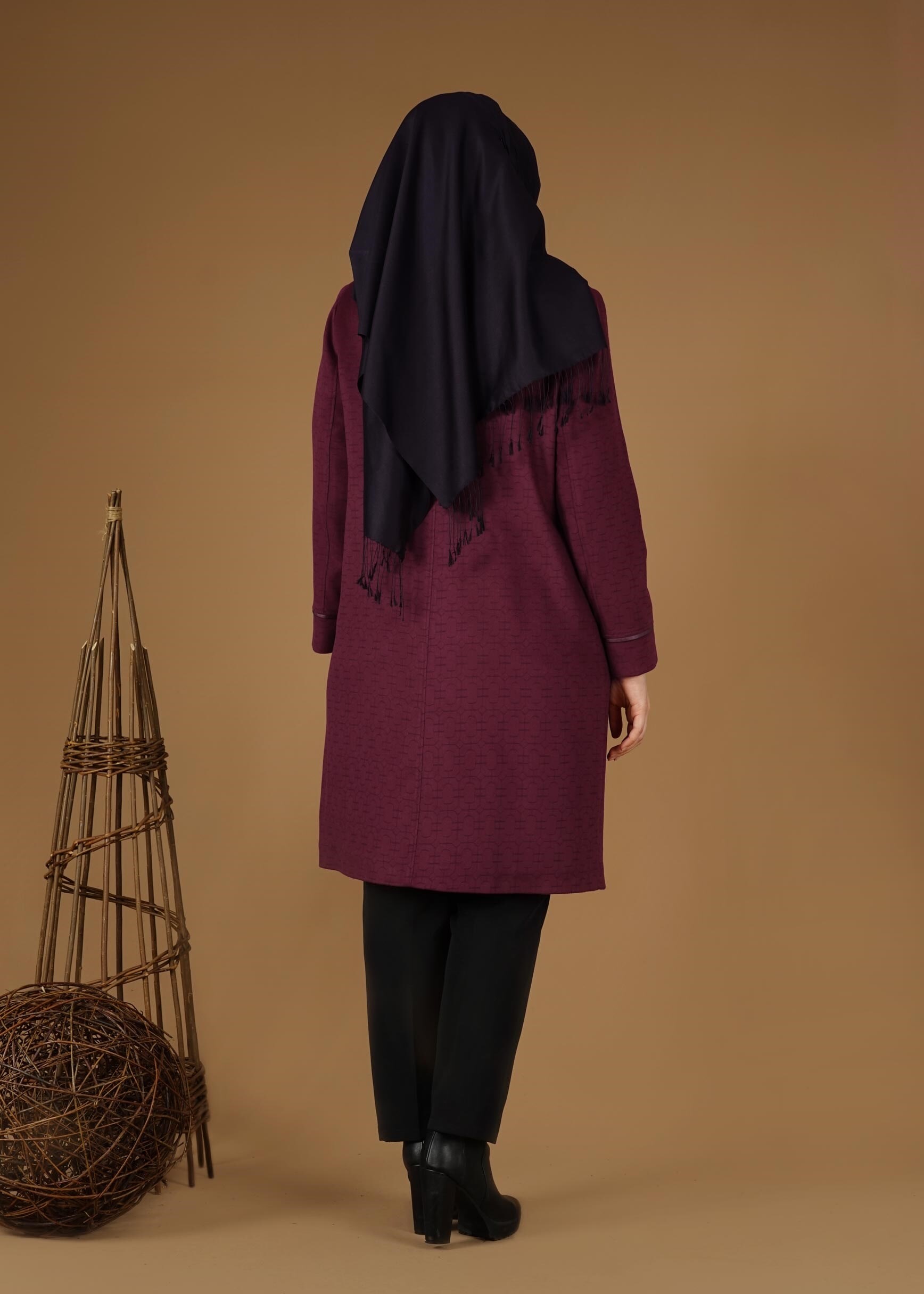 Tesettür giyim MÜRDÜM BİSİKLET YAKALI KENDİNDEN DESENLİ KABAN 9617