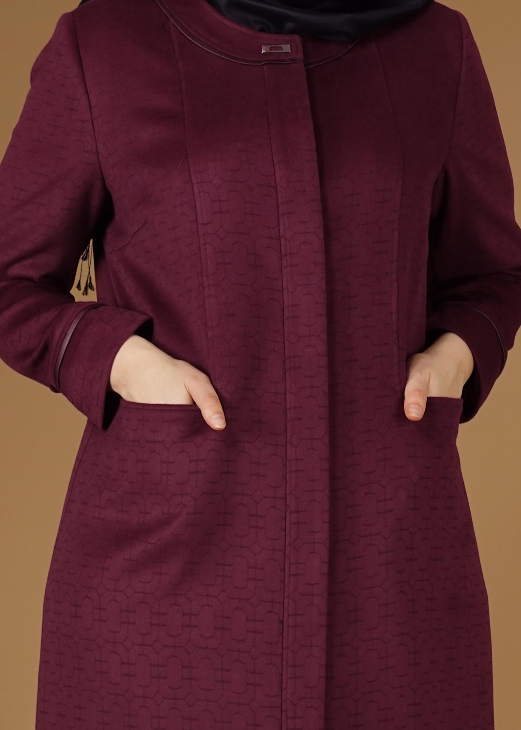 Tesettür giyim MÜRDÜM BİSİKLET YAKALI KENDİNDEN DESENLİ KABAN 9617