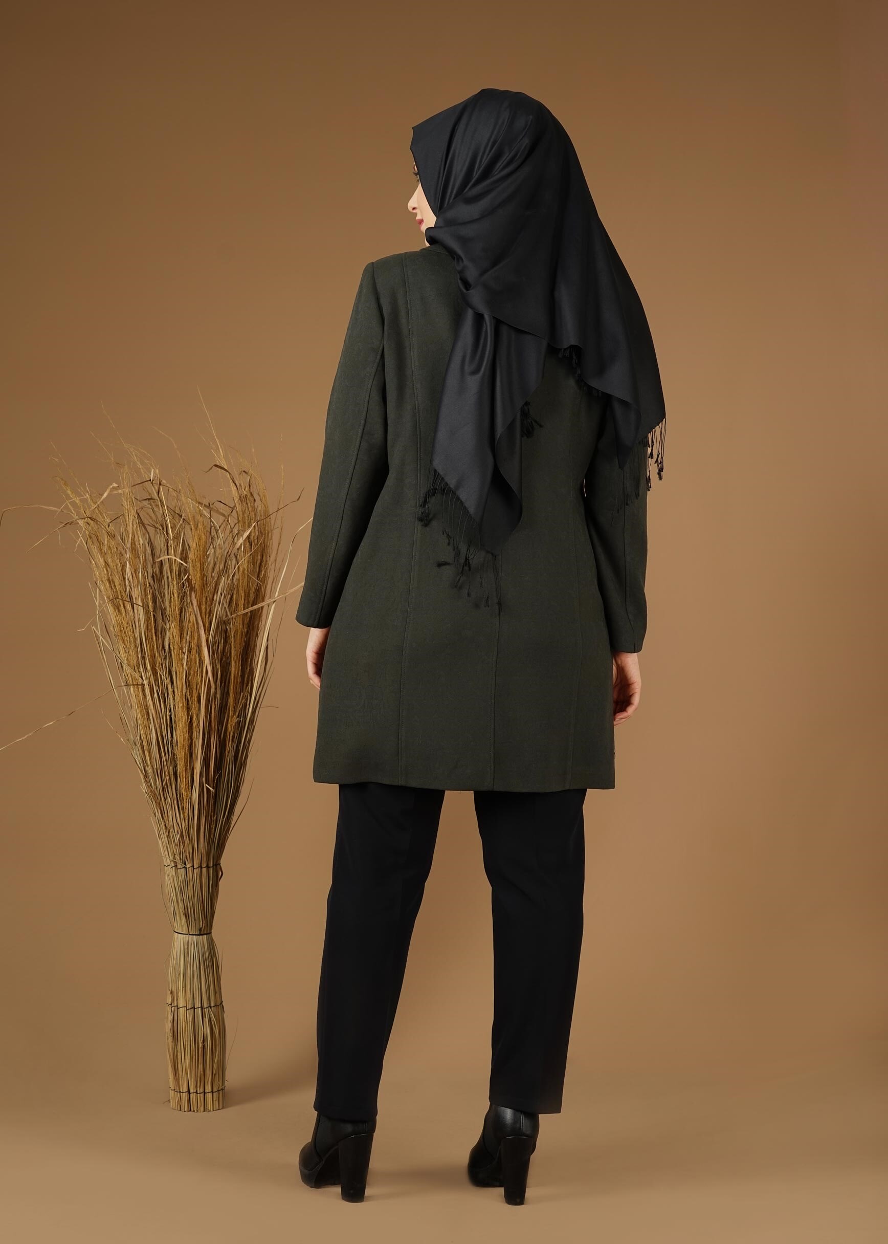 Tesettür giyim HAKİ DÜĞME DETAYLI CEPLİ KABAN 9619