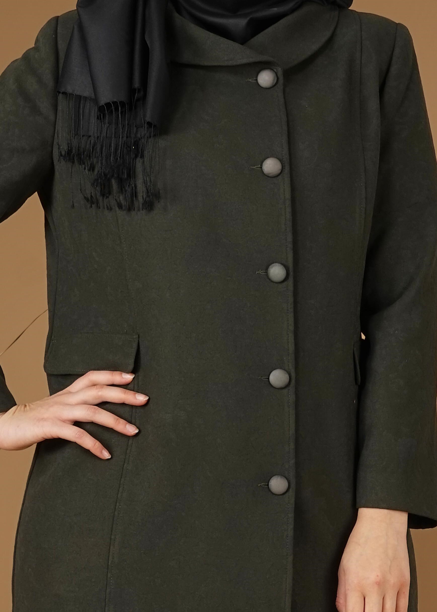 Tesettür giyim HAKİ DÜĞME DETAYLI CEPLİ KABAN 9619