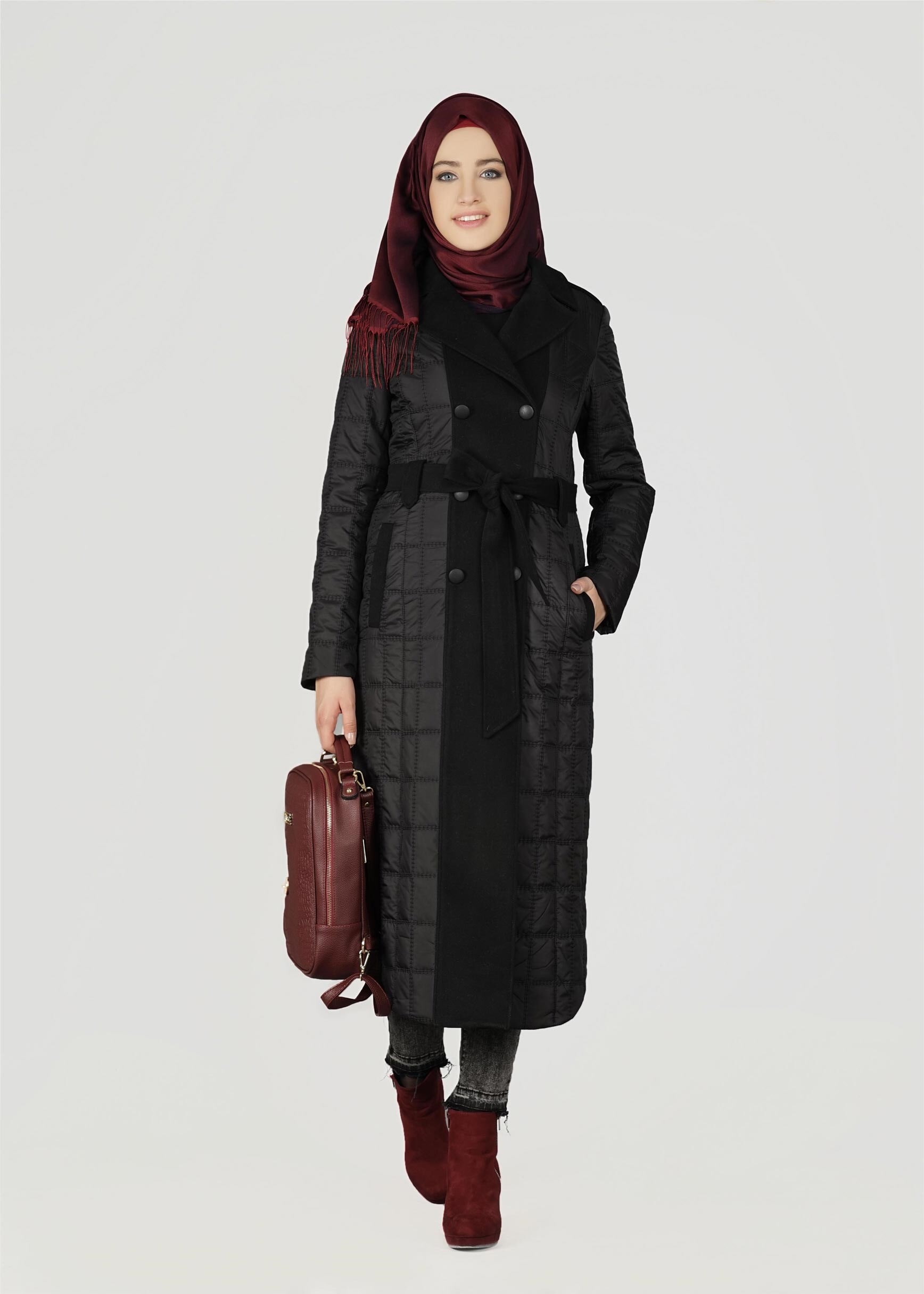 Tesettür giyim SİYAH KAPİTONE DESENLİ KRUVAZE YAKA KABAN 9621