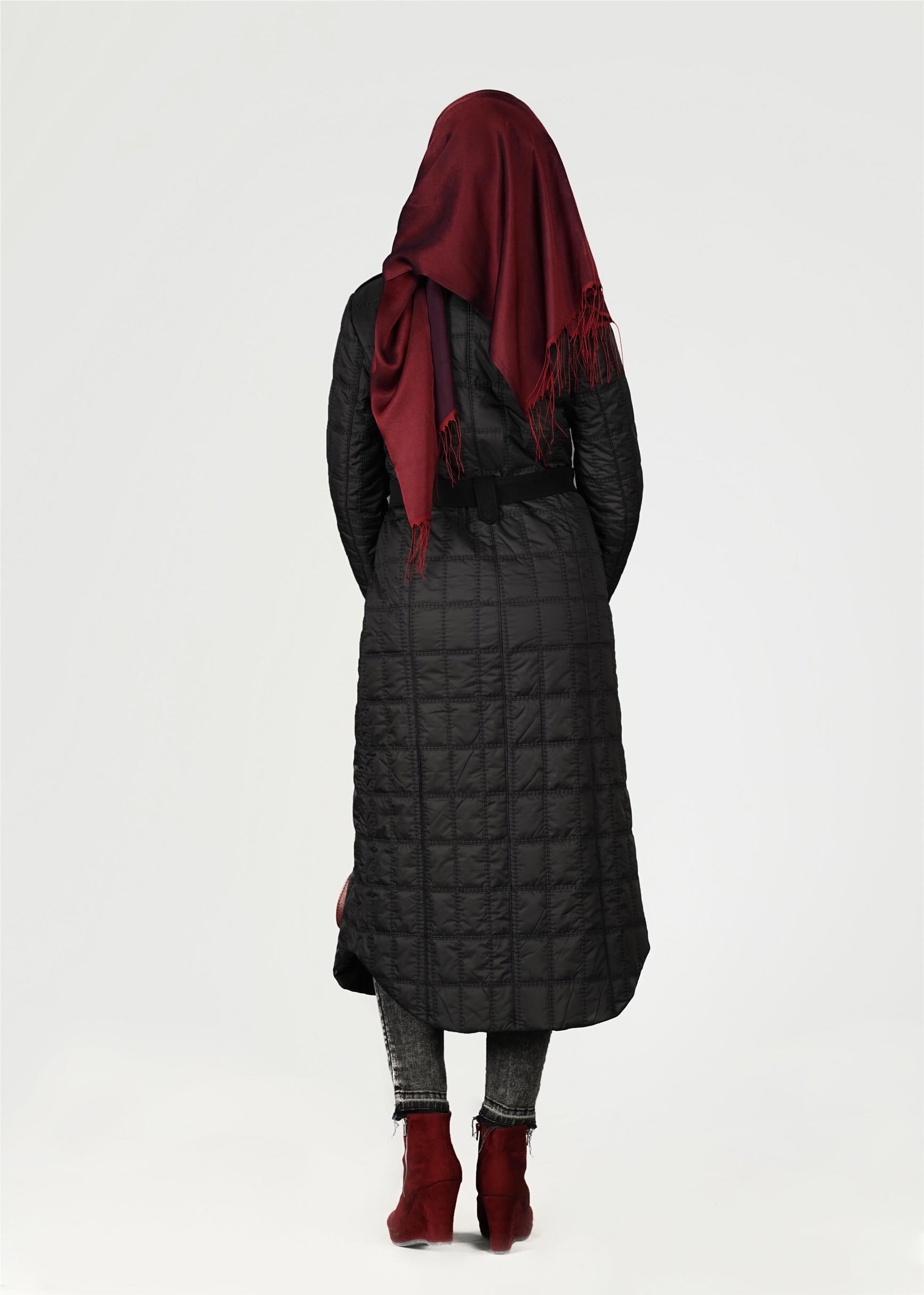 Tesettür giyim SİYAH KAPİTONE DESENLİ KRUVAZE YAKA KABAN 9621