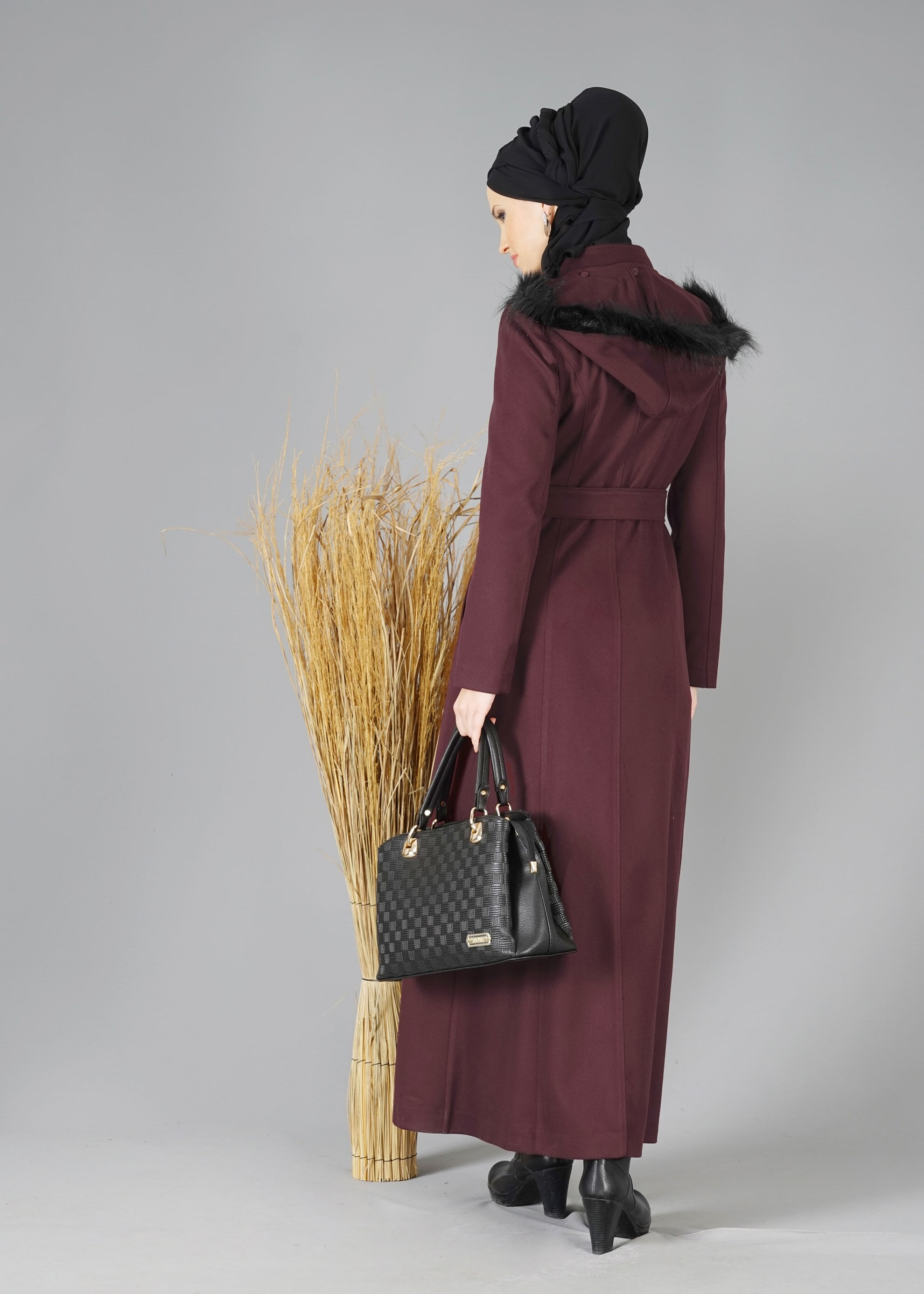 Tesettür giyim BORDO KAPÜŞONLU FERMUARLI MANTO 9467