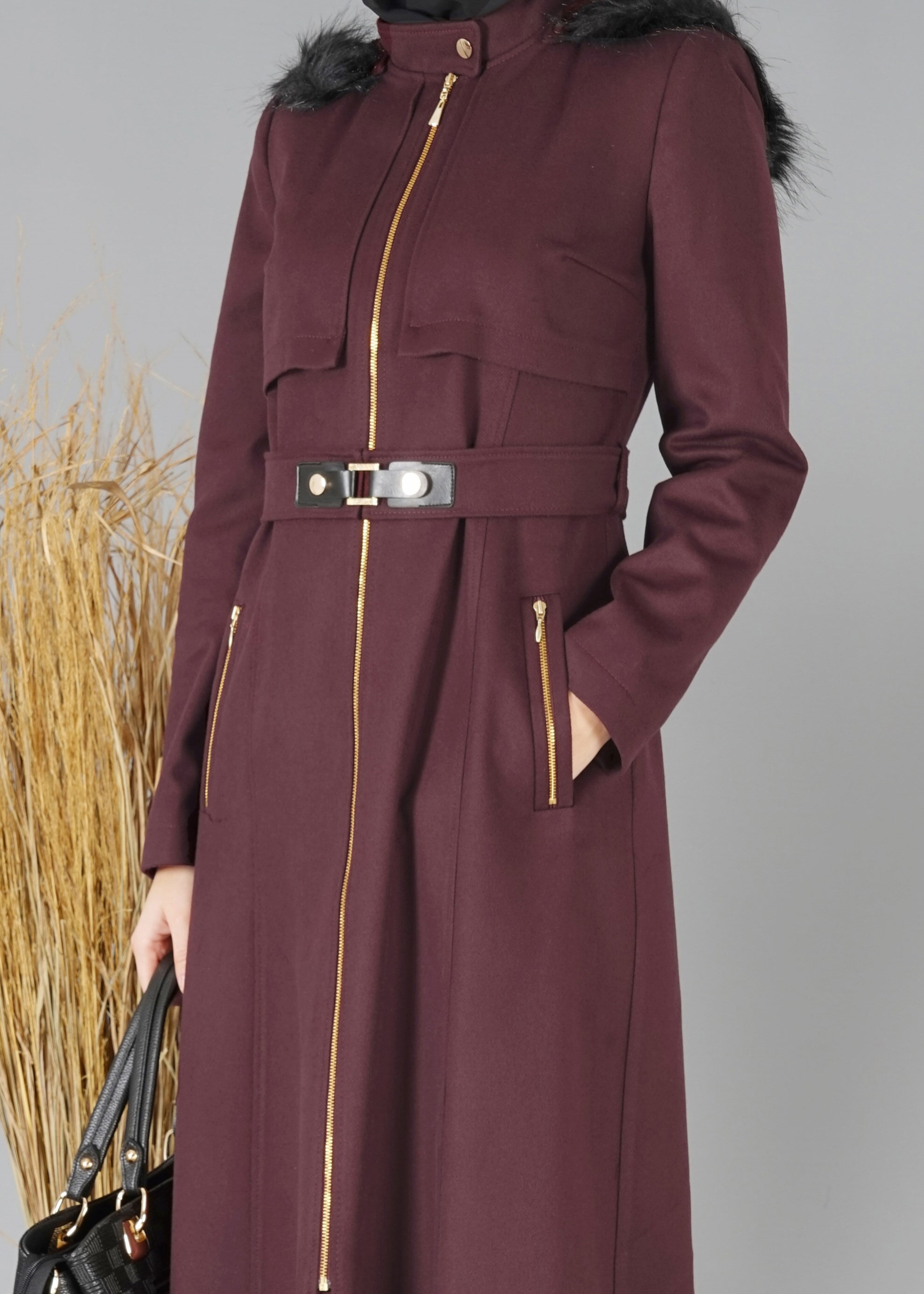 Tesettür giyim BORDO KAPÜŞONLU FERMUARLI MANTO 9467