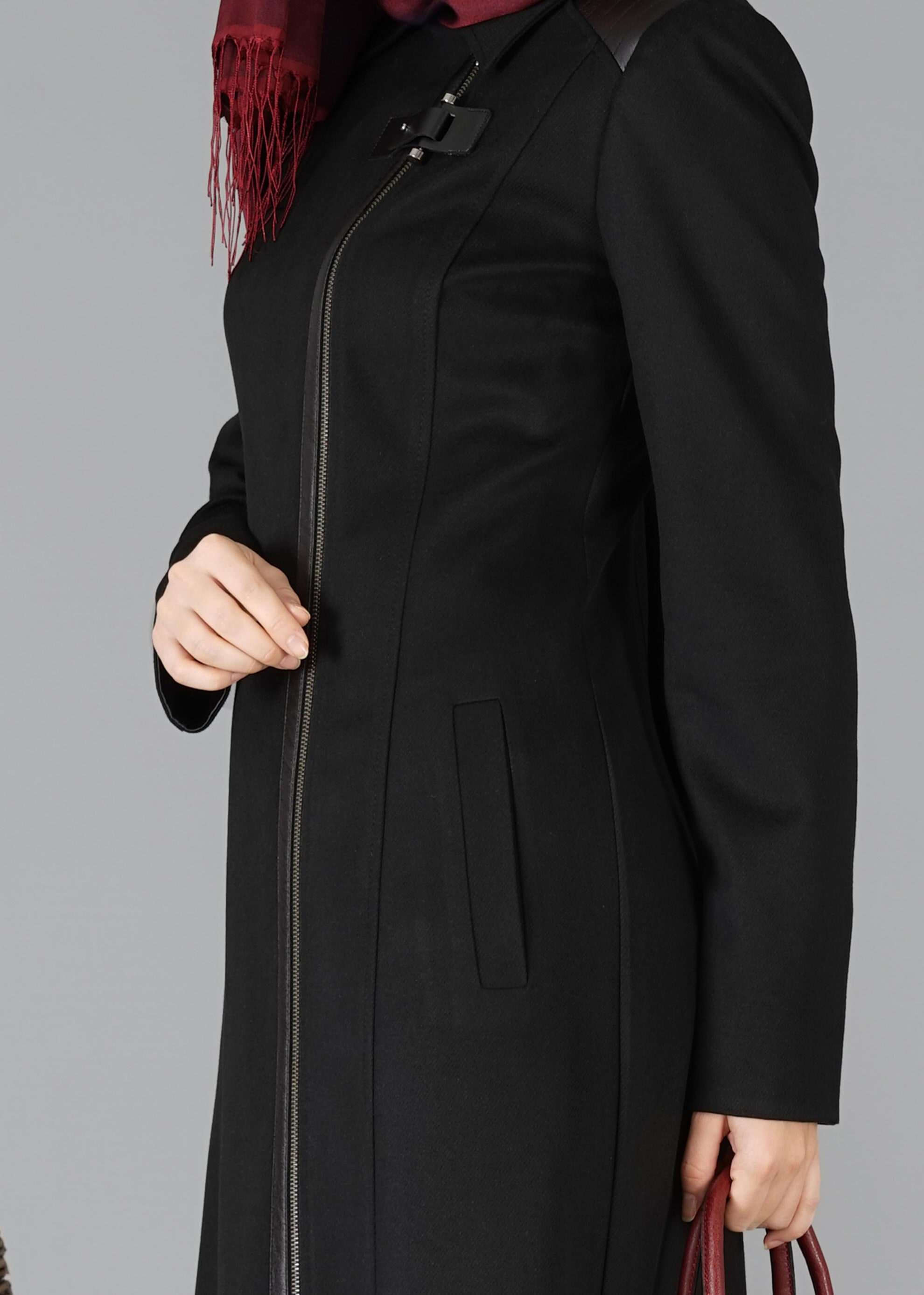 Tesettür giyim SİYAH FERMUARLI MANTO 9468