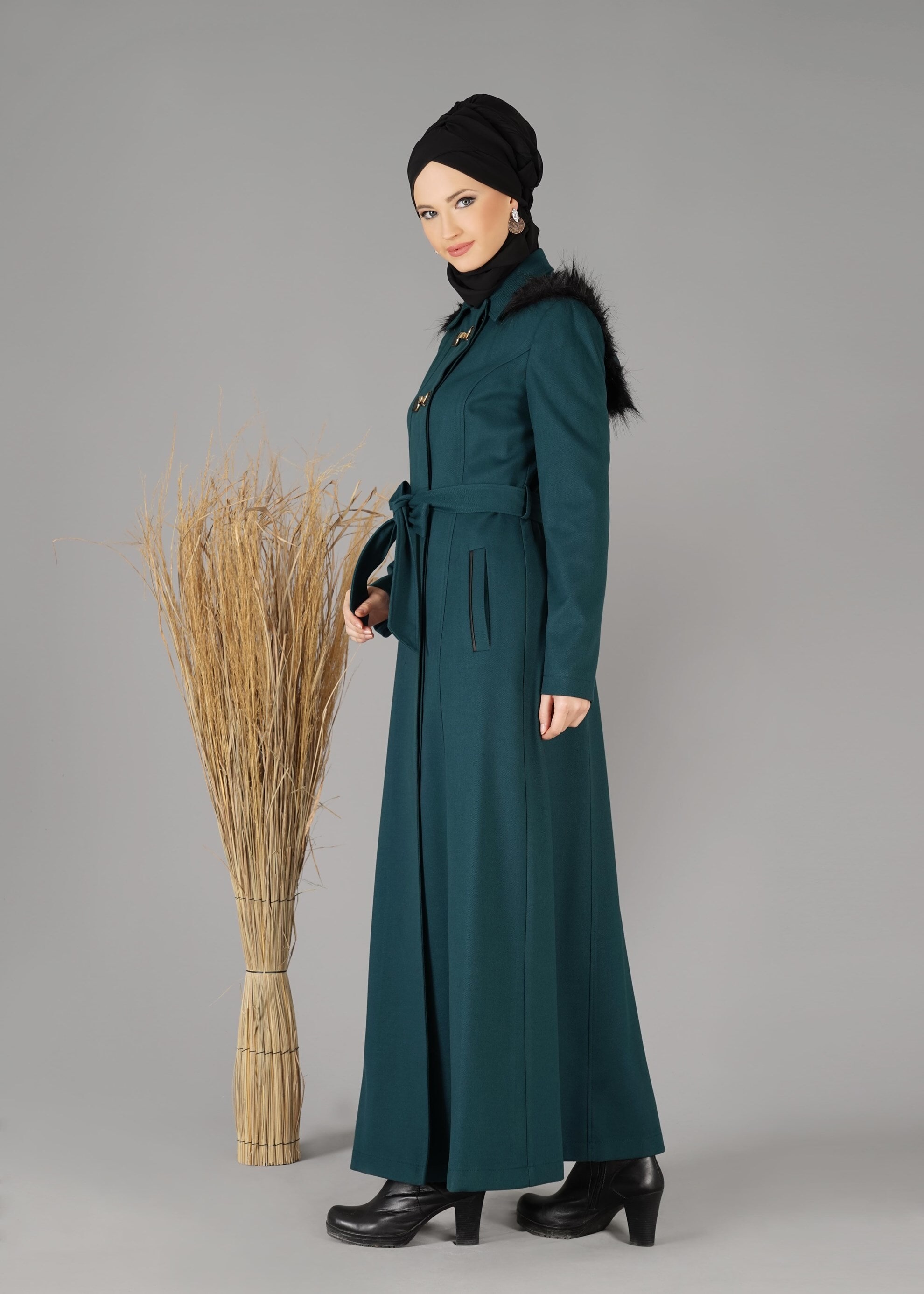 Tesettür giyim MAVİ KAPÜŞONU KÜRKLÜ KAŞE MANTO 9469