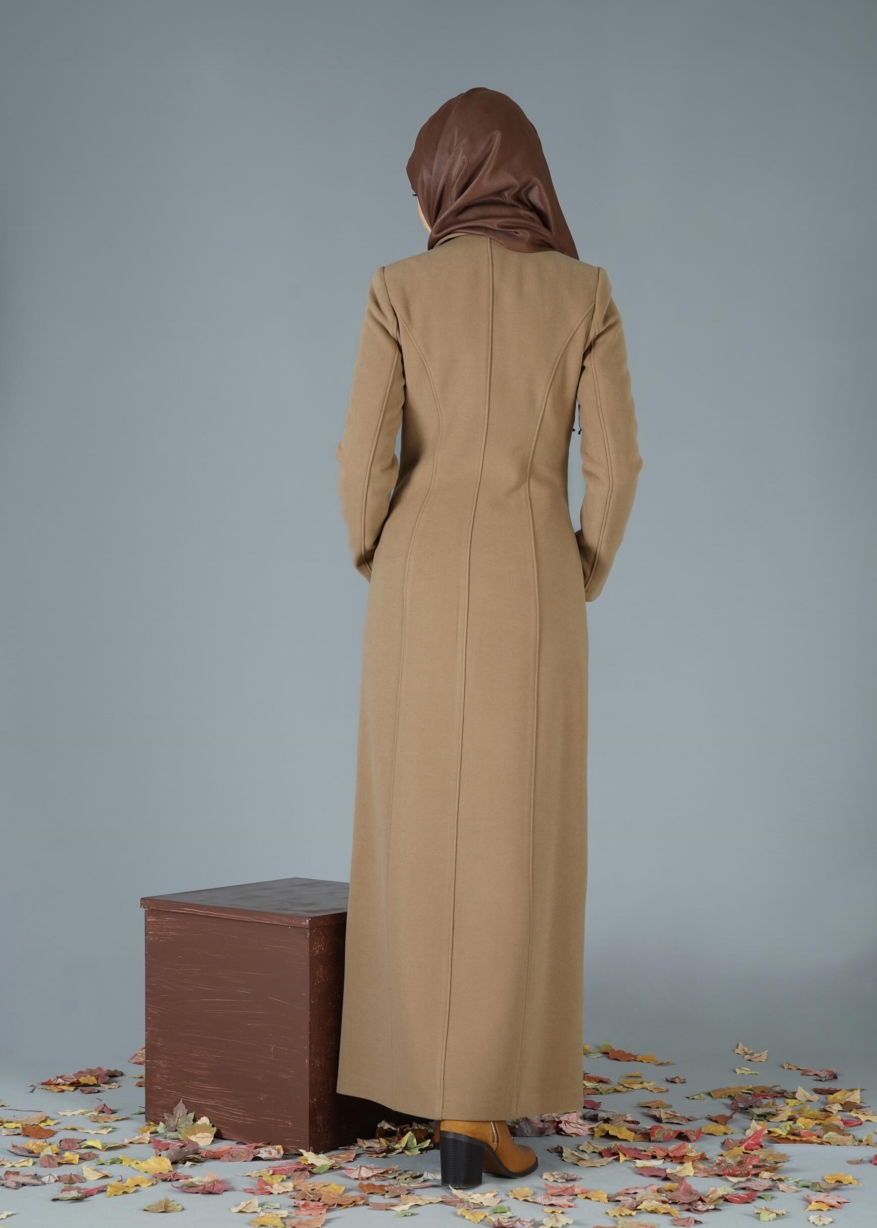Tesettür giyim KAHVE FERMUARLI ŞERİT DETAYLI MANTO 9483