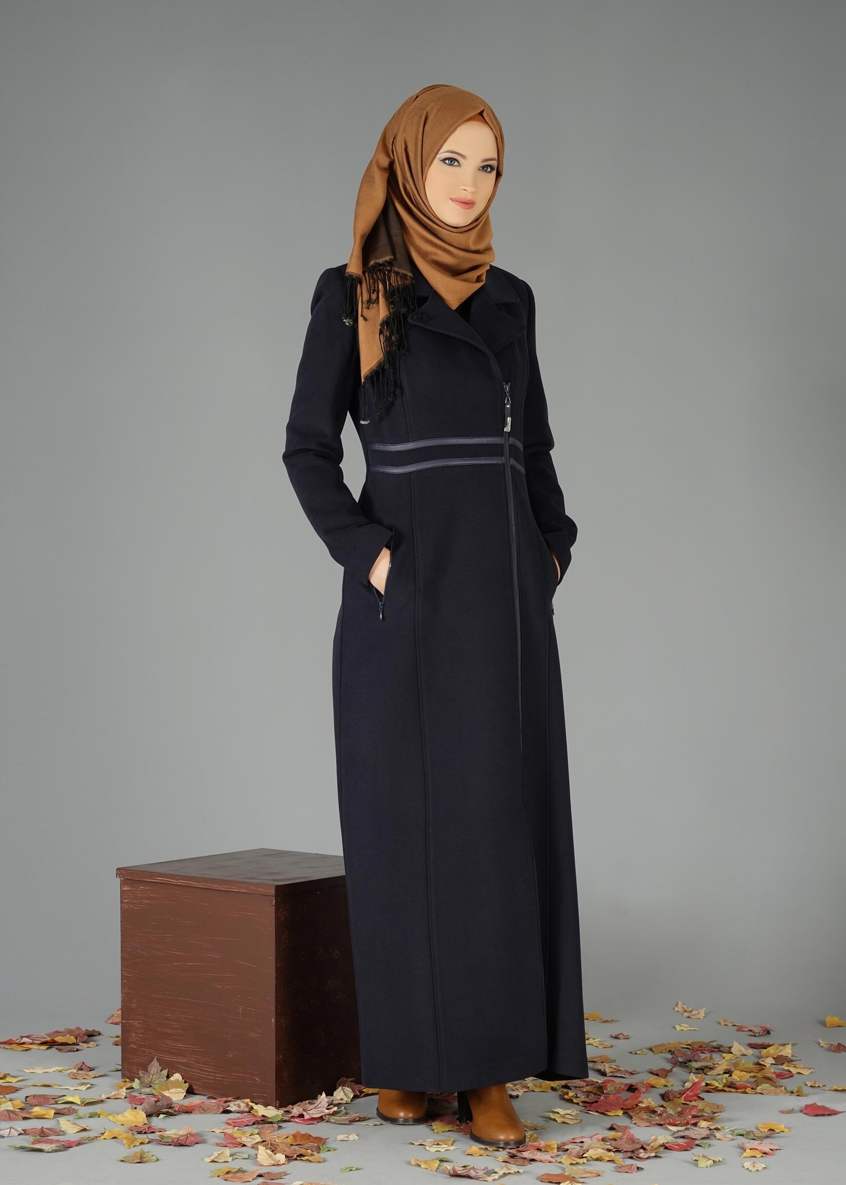 Tesettür giyim LACİVERT FERMUARLI ŞERİT DETAYLI MANTO 9483