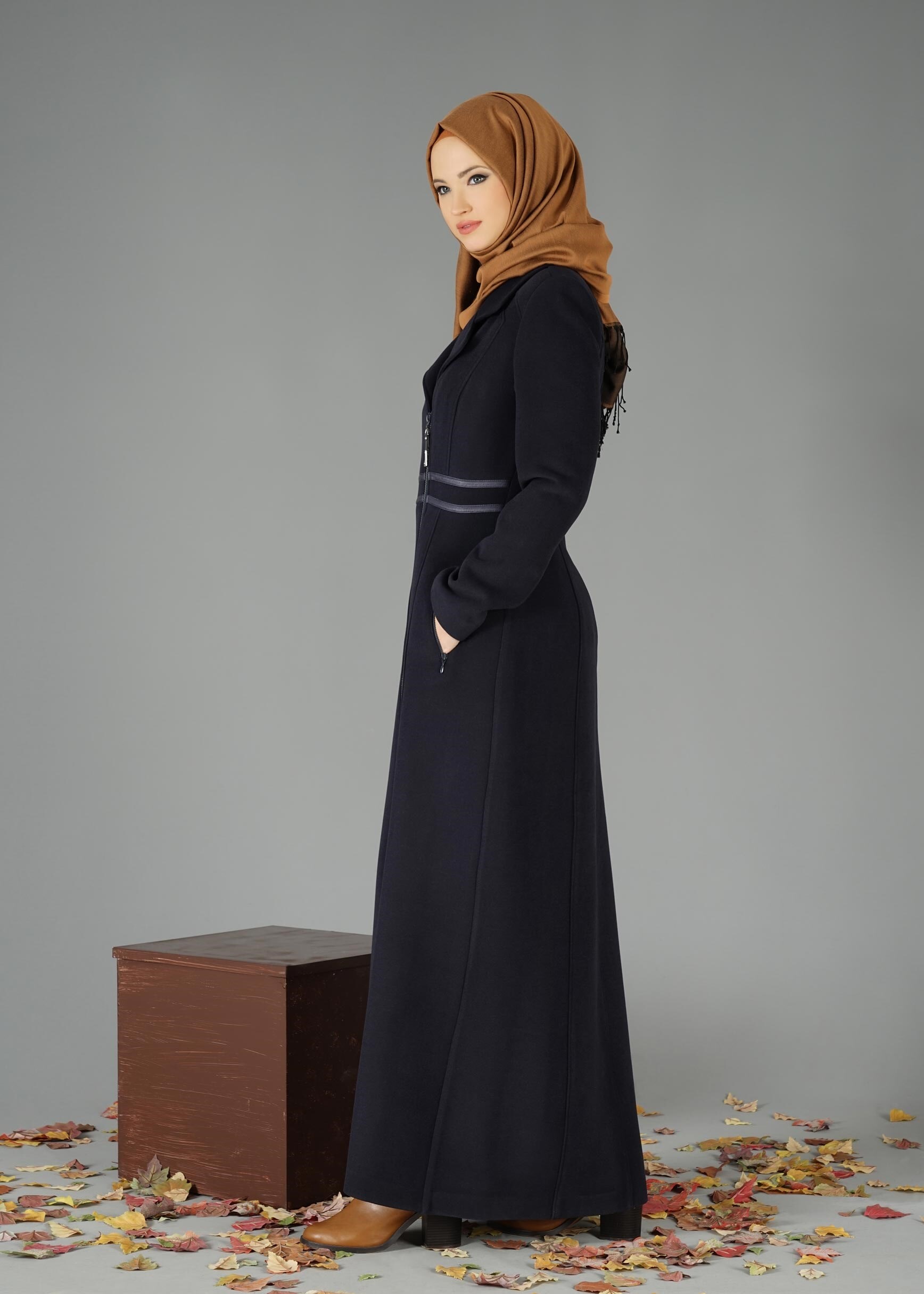 Tesettür giyim LACİVERT FERMUARLI ŞERİT DETAYLI MANTO 9483