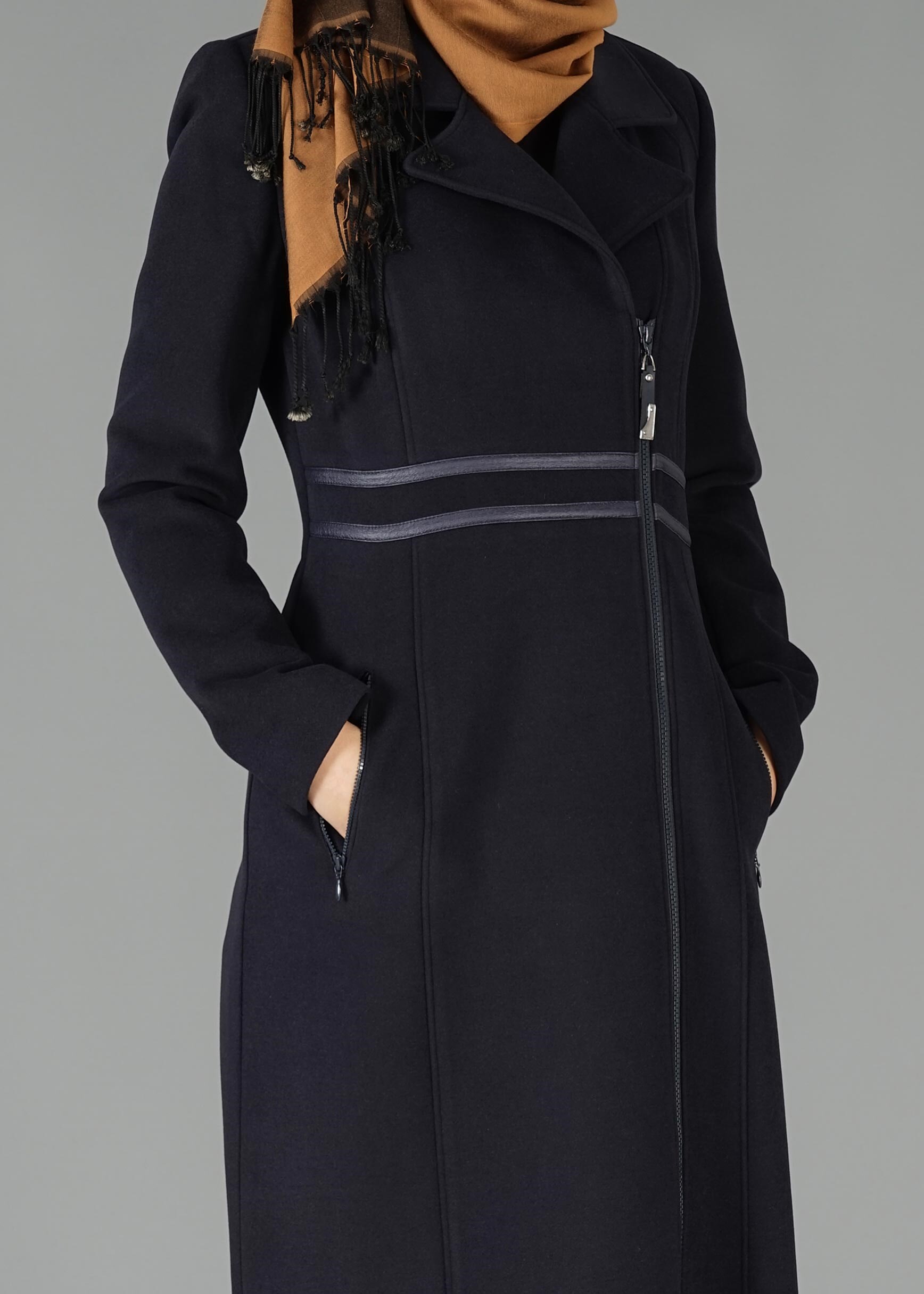 Tesettür giyim LACİVERT FERMUARLI ŞERİT DETAYLI MANTO 9483