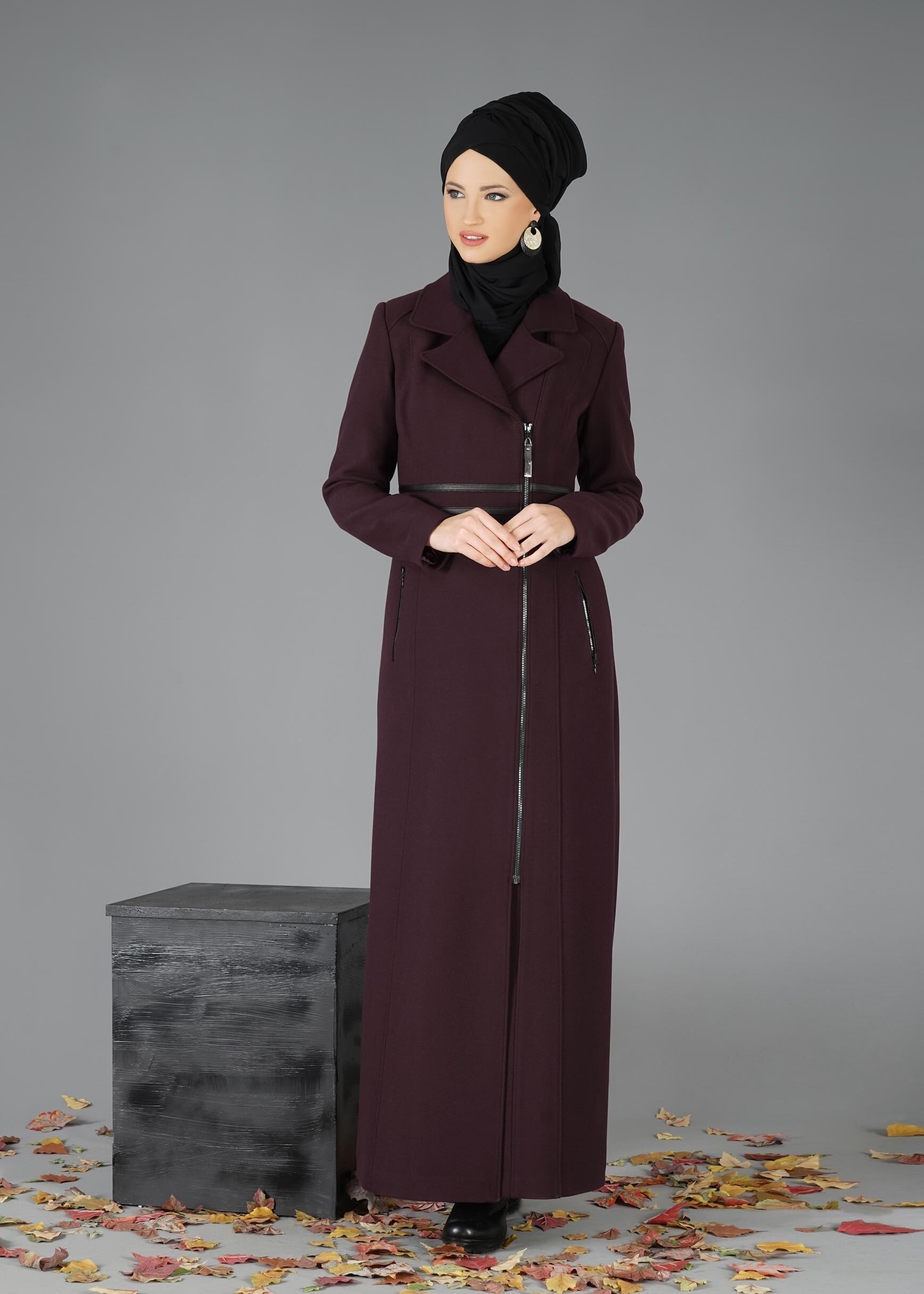 Tesettür giyim MÜRDÜM FERMUARLI ŞERİT DETAYLI MANTO 9483