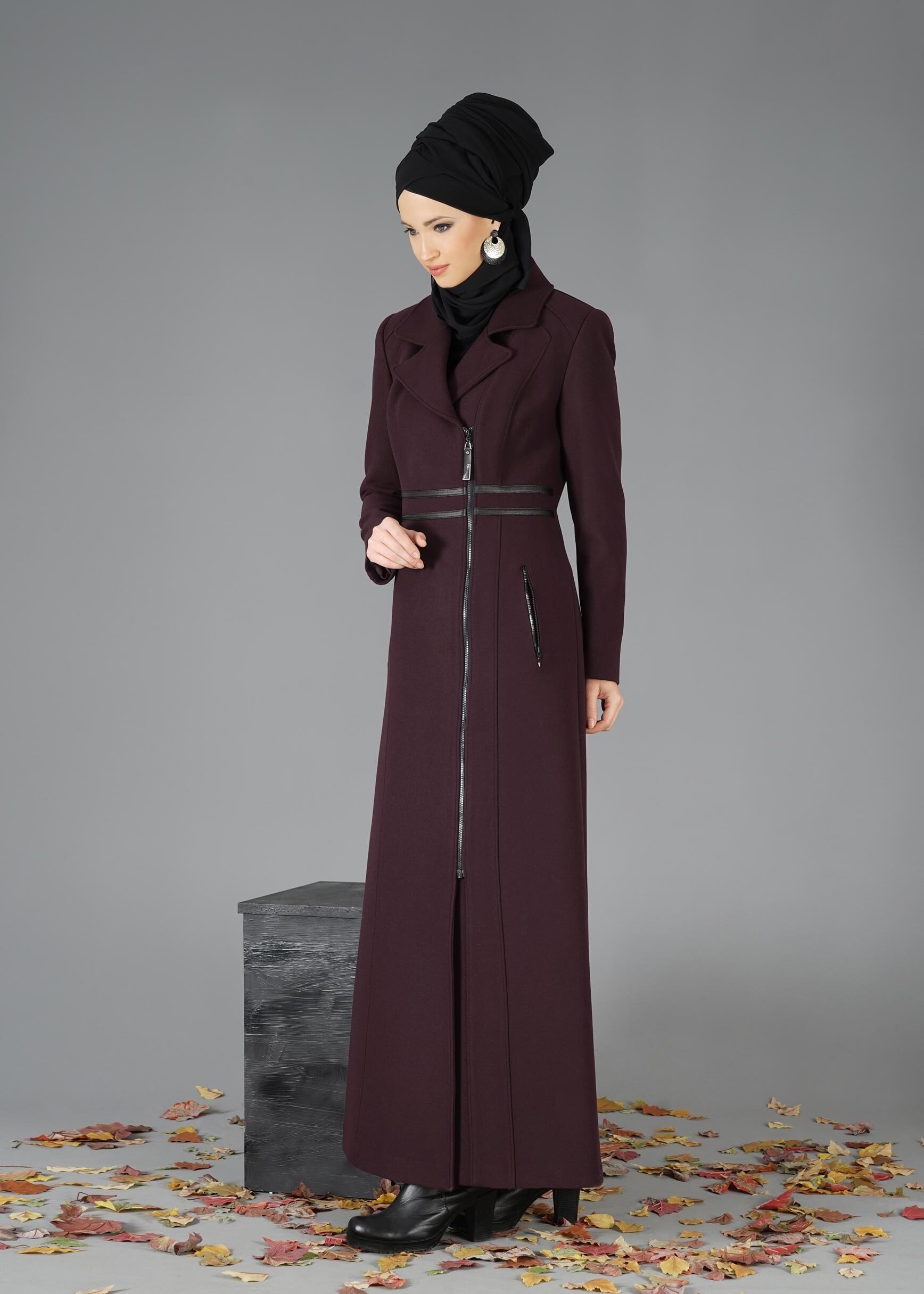 Tesettür giyim MÜRDÜM FERMUARLI ŞERİT DETAYLI MANTO 9483
