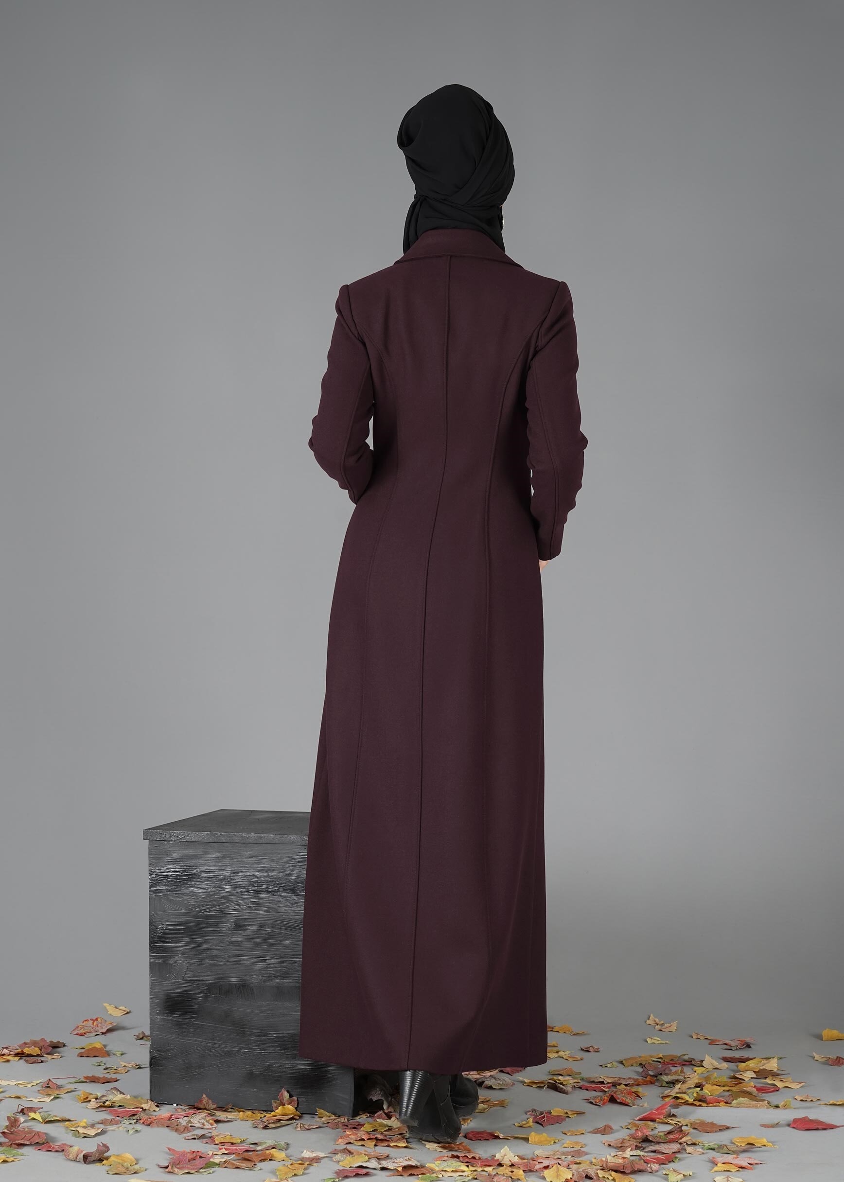 Tesettür giyim MÜRDÜM FERMUARLI ŞERİT DETAYLI MANTO 9483