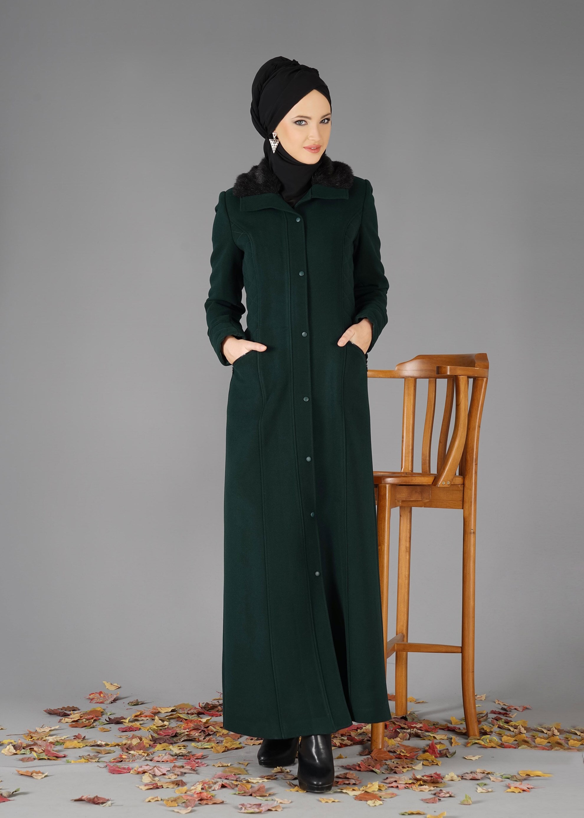 Tesettür giyim YEŞİL YAKASI KÜRKLÜ KAŞE MANTO 9487