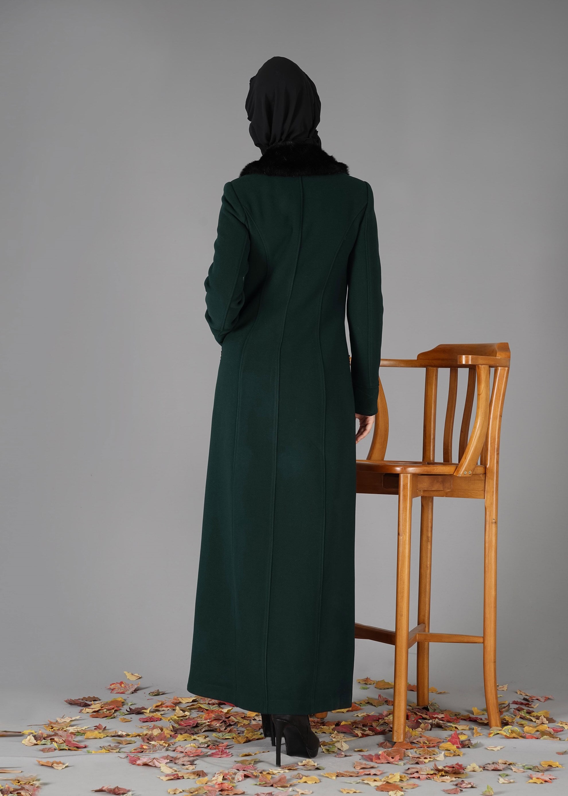 Tesettür giyim YEŞİL YAKASI KÜRKLÜ KAŞE MANTO 9487