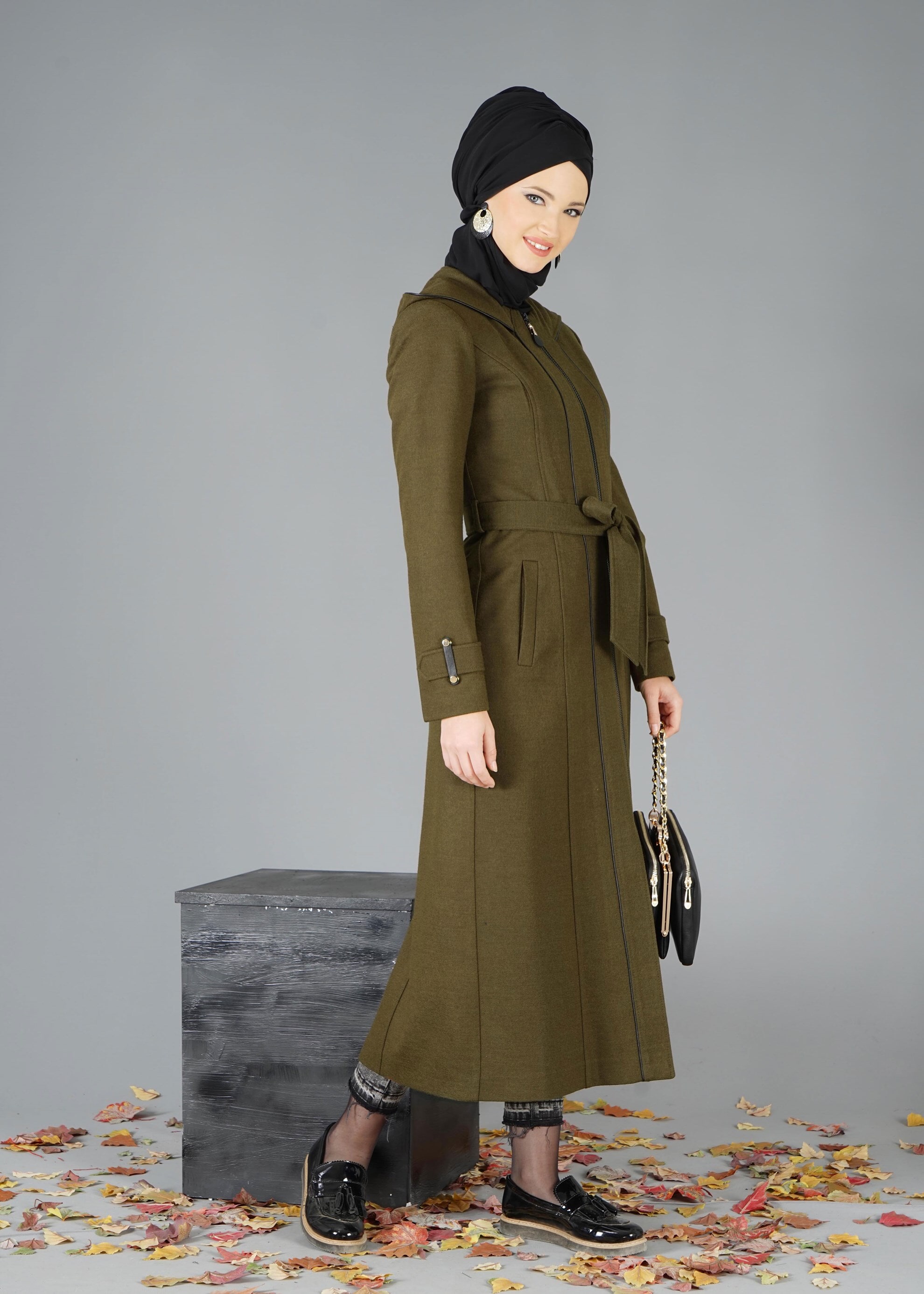 Tesettür giyim HAKİ FERMUARLI KAPÜŞONLU MANTO 9499