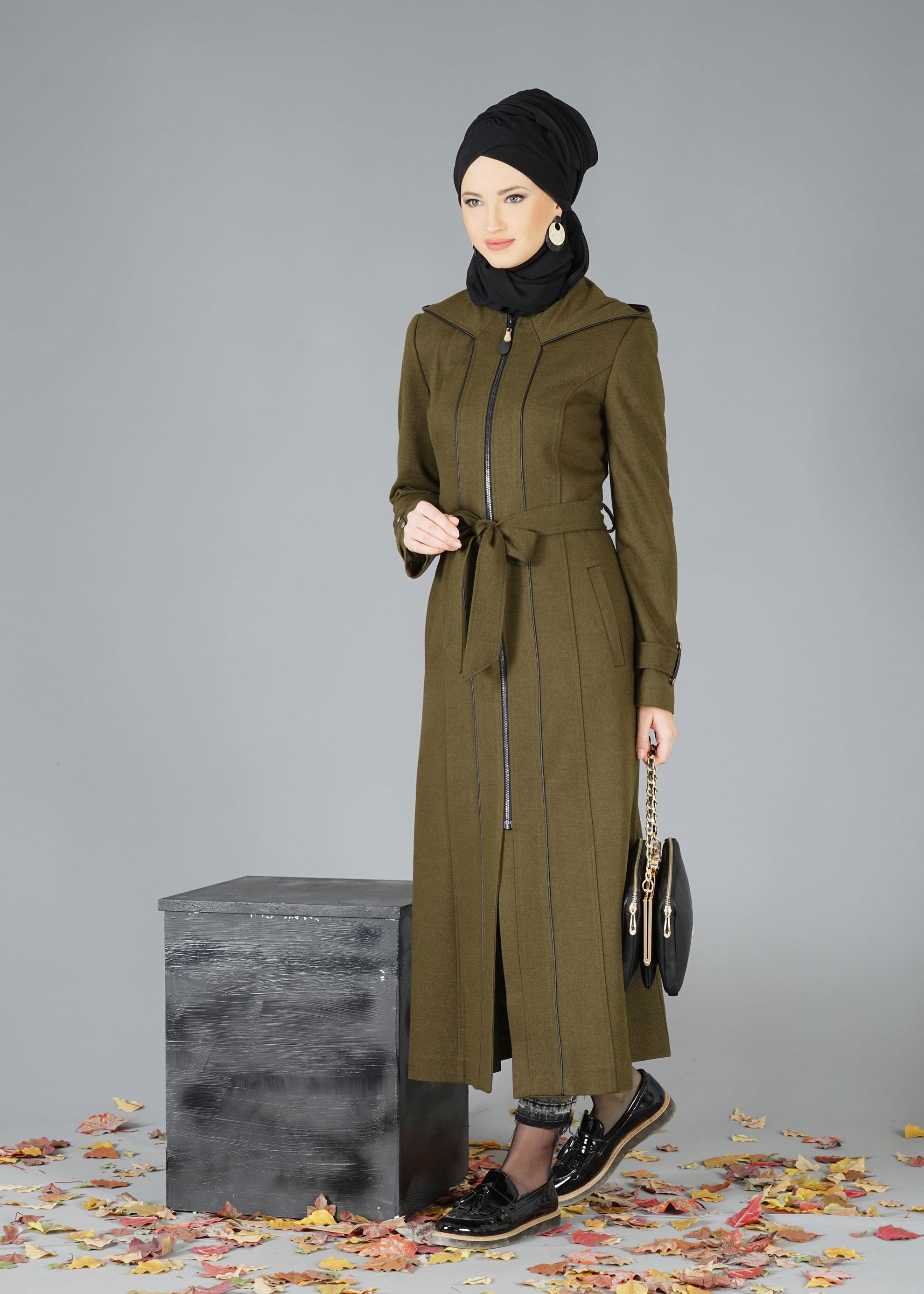 Tesettür giyim HAKİ FERMUARLI KAPÜŞONLU MANTO 9499