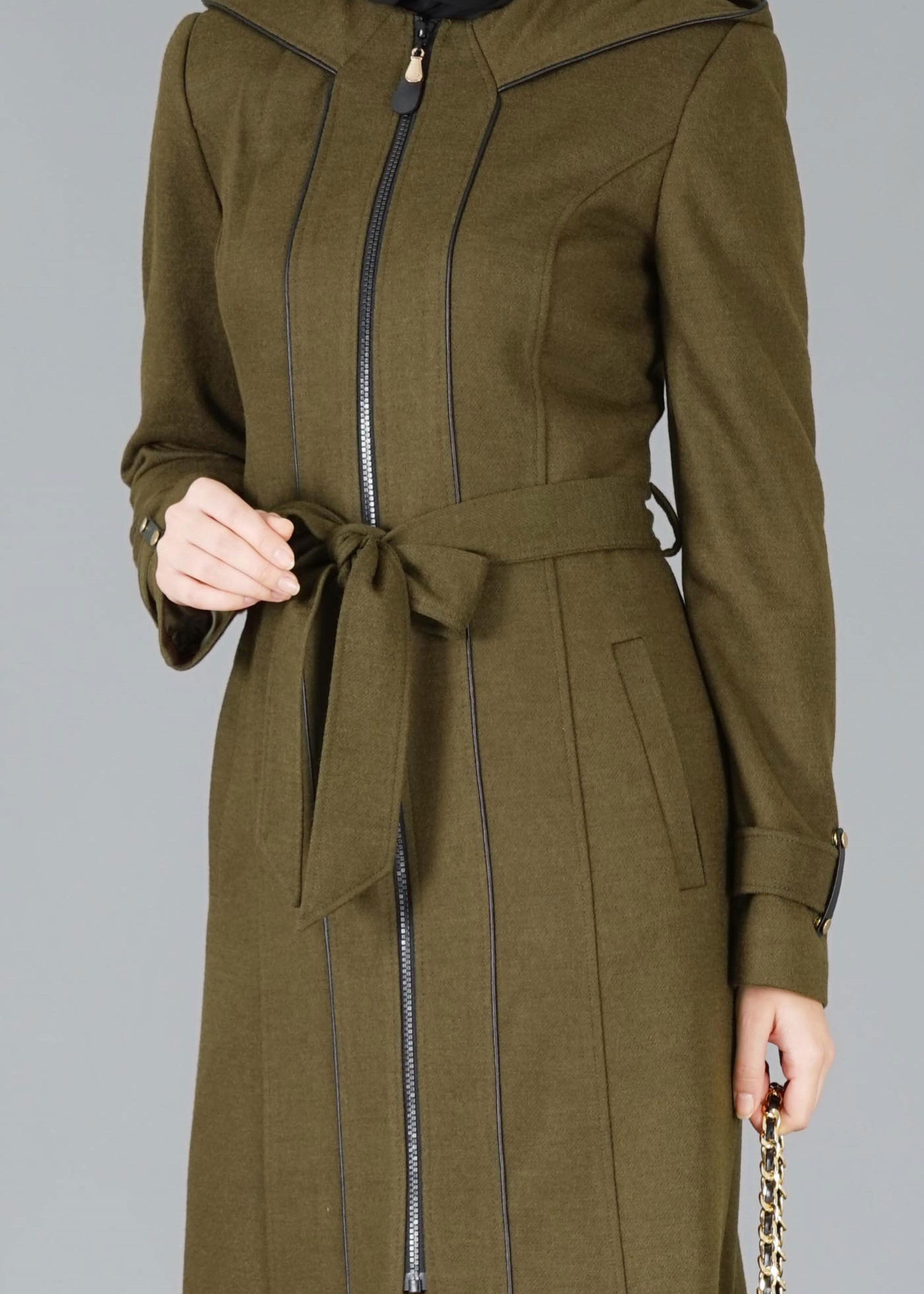 Tesettür giyim HAKİ FERMUARLI KAPÜŞONLU MANTO 9499