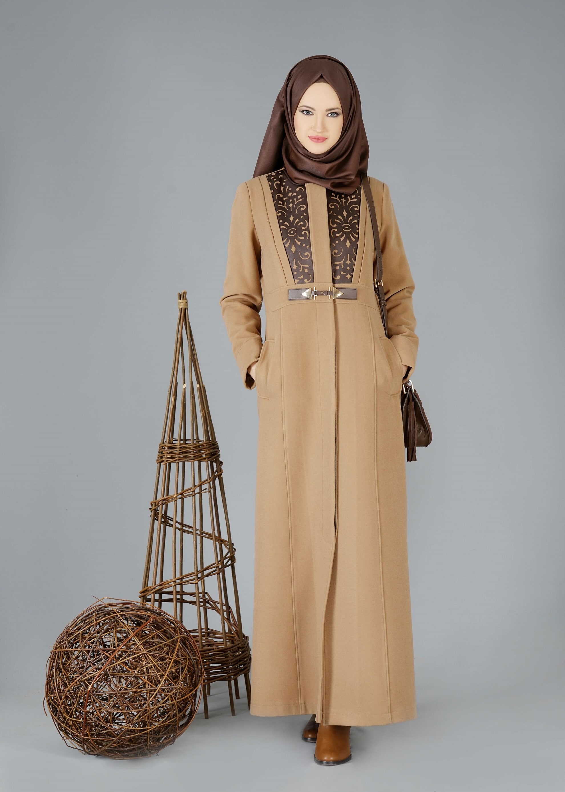 Tesettür giyim KAHVE DESENLİ KAŞE MANTO 9540