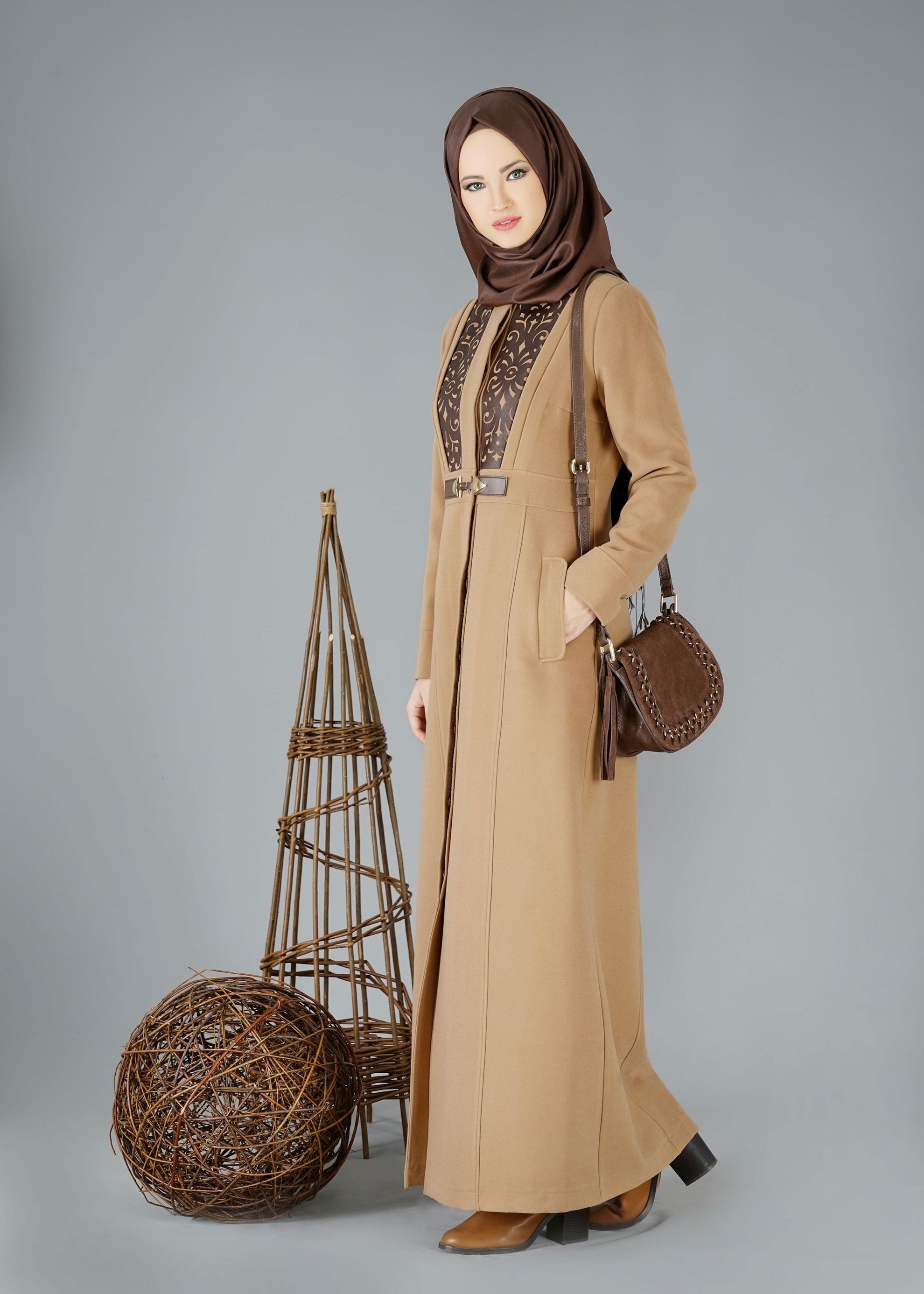 Tesettür giyim KAHVE DESENLİ KAŞE MANTO 9540