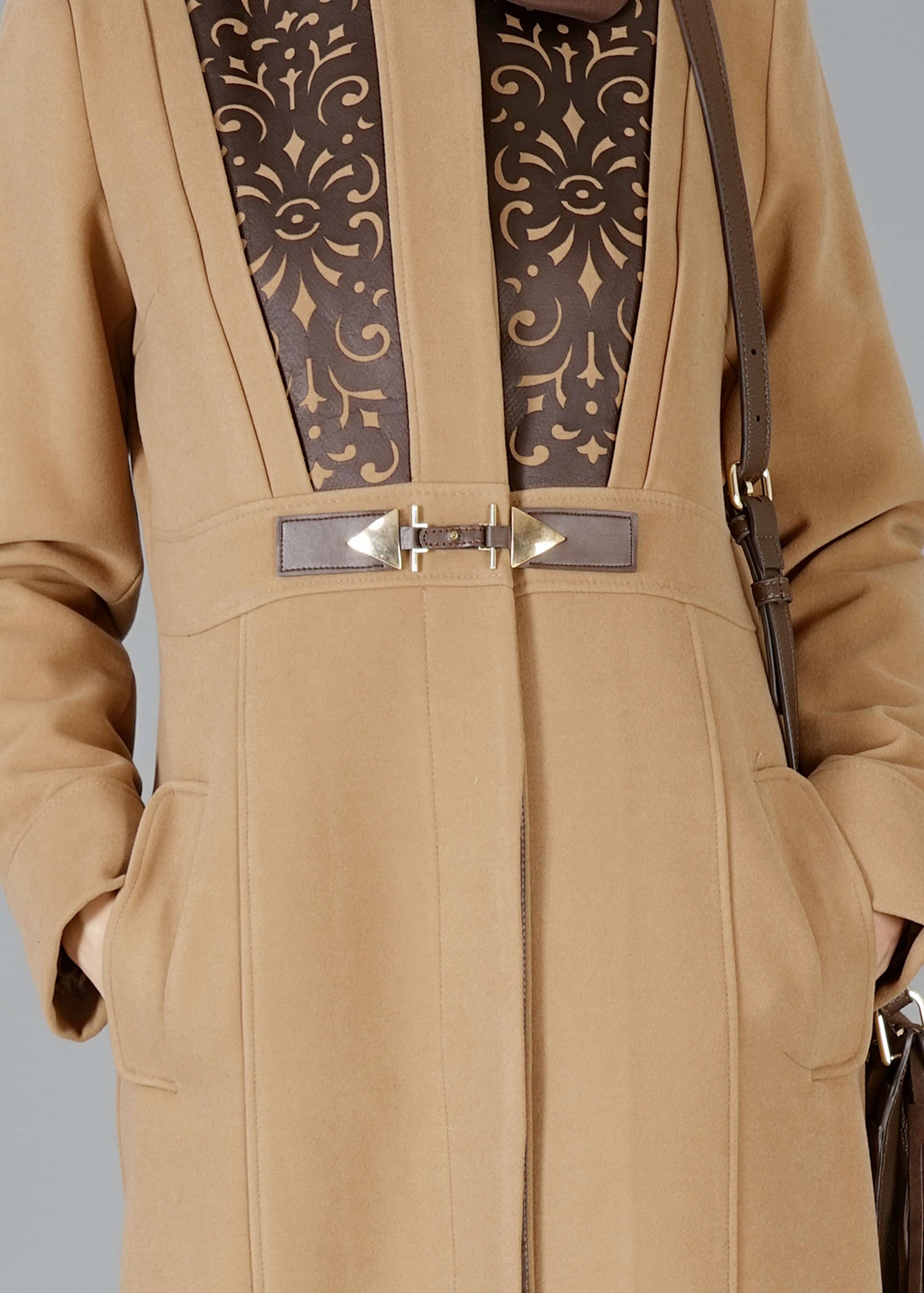 Tesettür giyim KAHVE DESENLİ KAŞE MANTO 9540