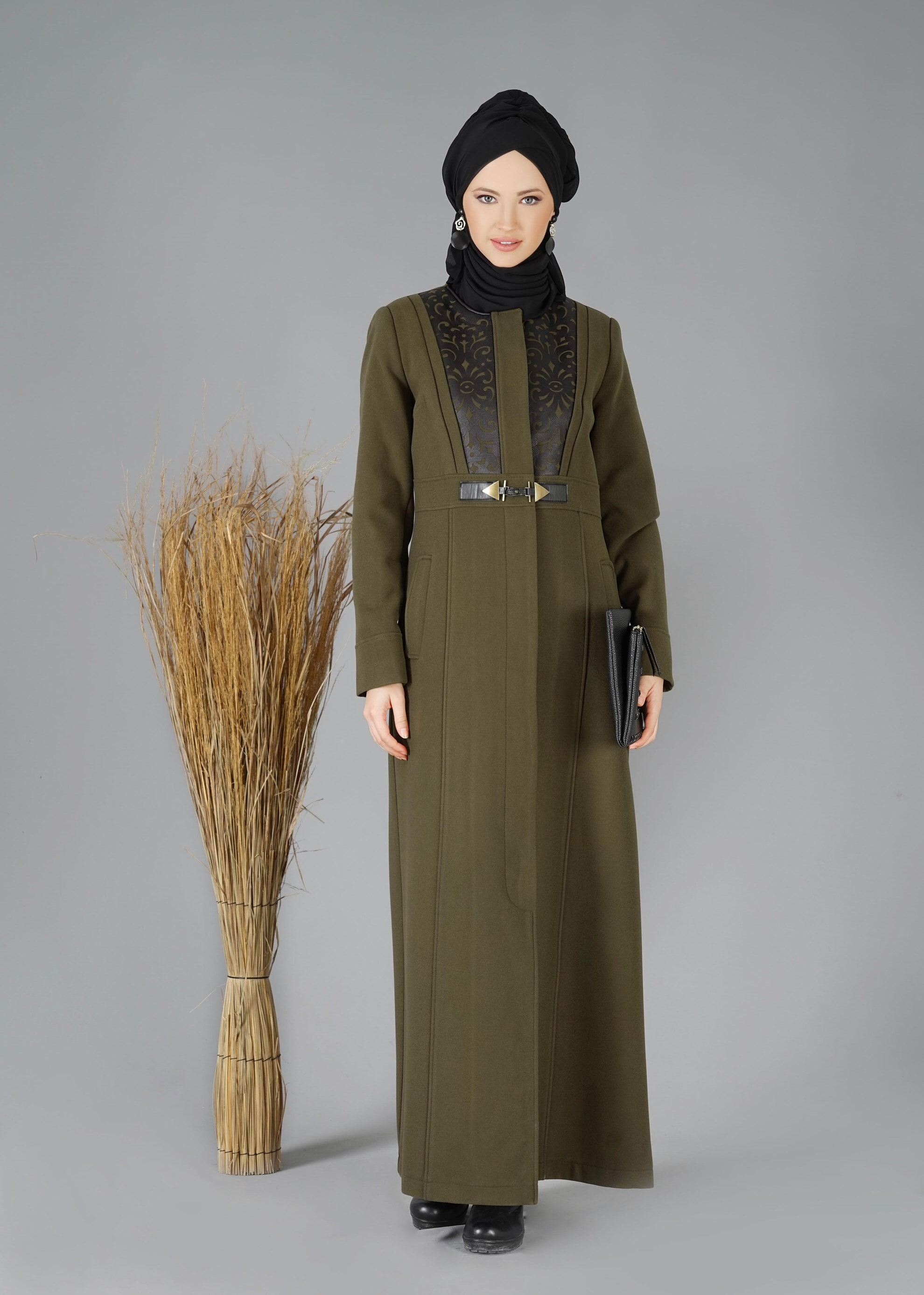 Tesettür giyim HAKİ DESENLİ KAŞE MANTO 9540