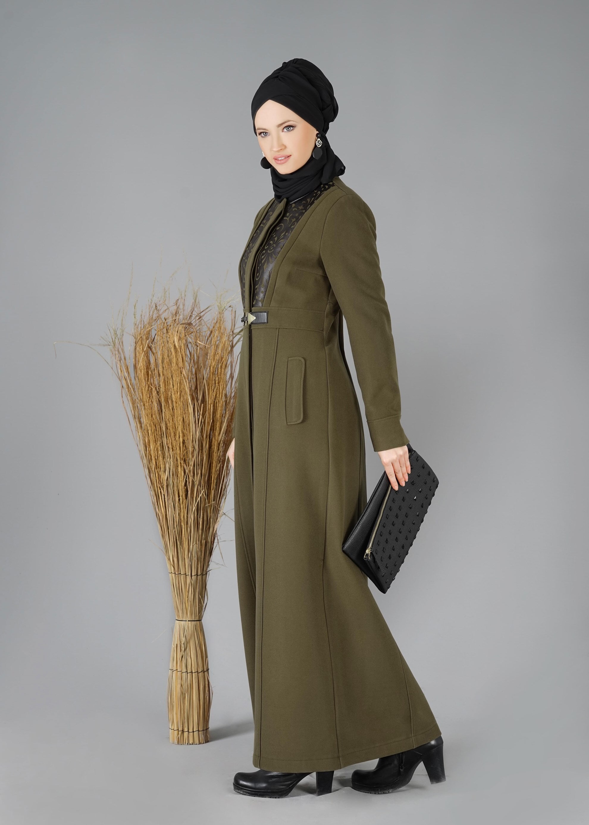 Tesettür giyim HAKİ DESENLİ KAŞE MANTO 9540