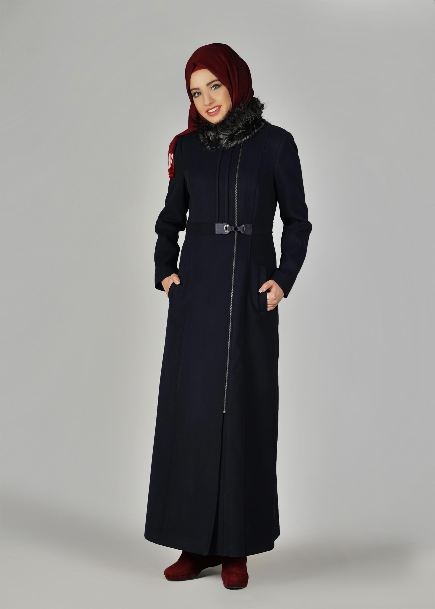Tesettür giyim LACİVERT YAKASI KÜRK DETAYLI MANTO 9569