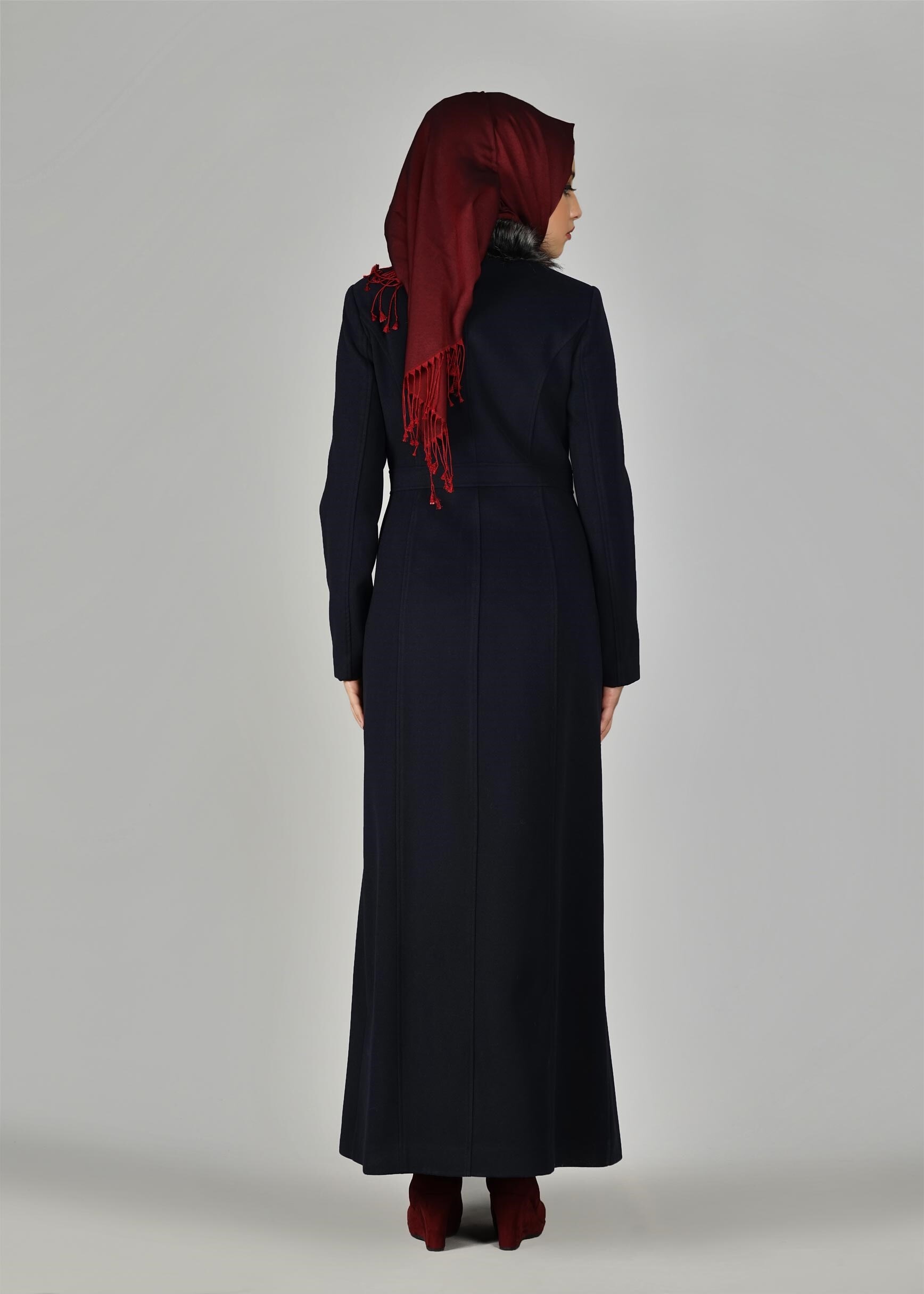 Tesettür giyim LACİVERT YAKASI KÜRK DETAYLI MANTO 9569