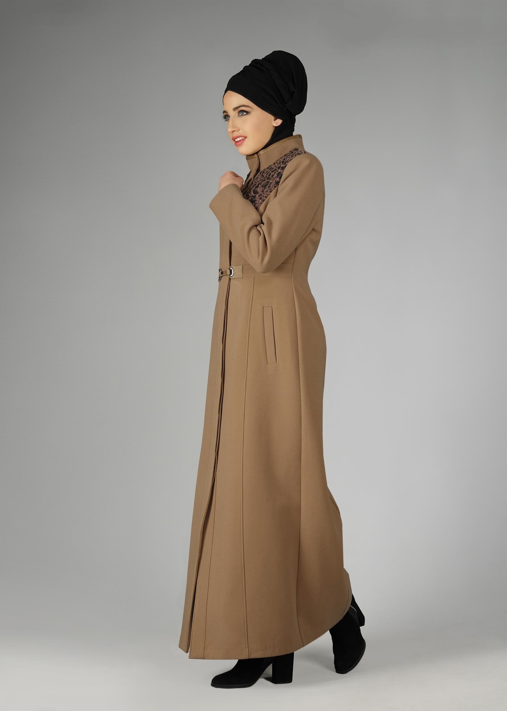 Tesettür giyim KAHVE OMUZ DETAYLI KAŞE MANTO 9572