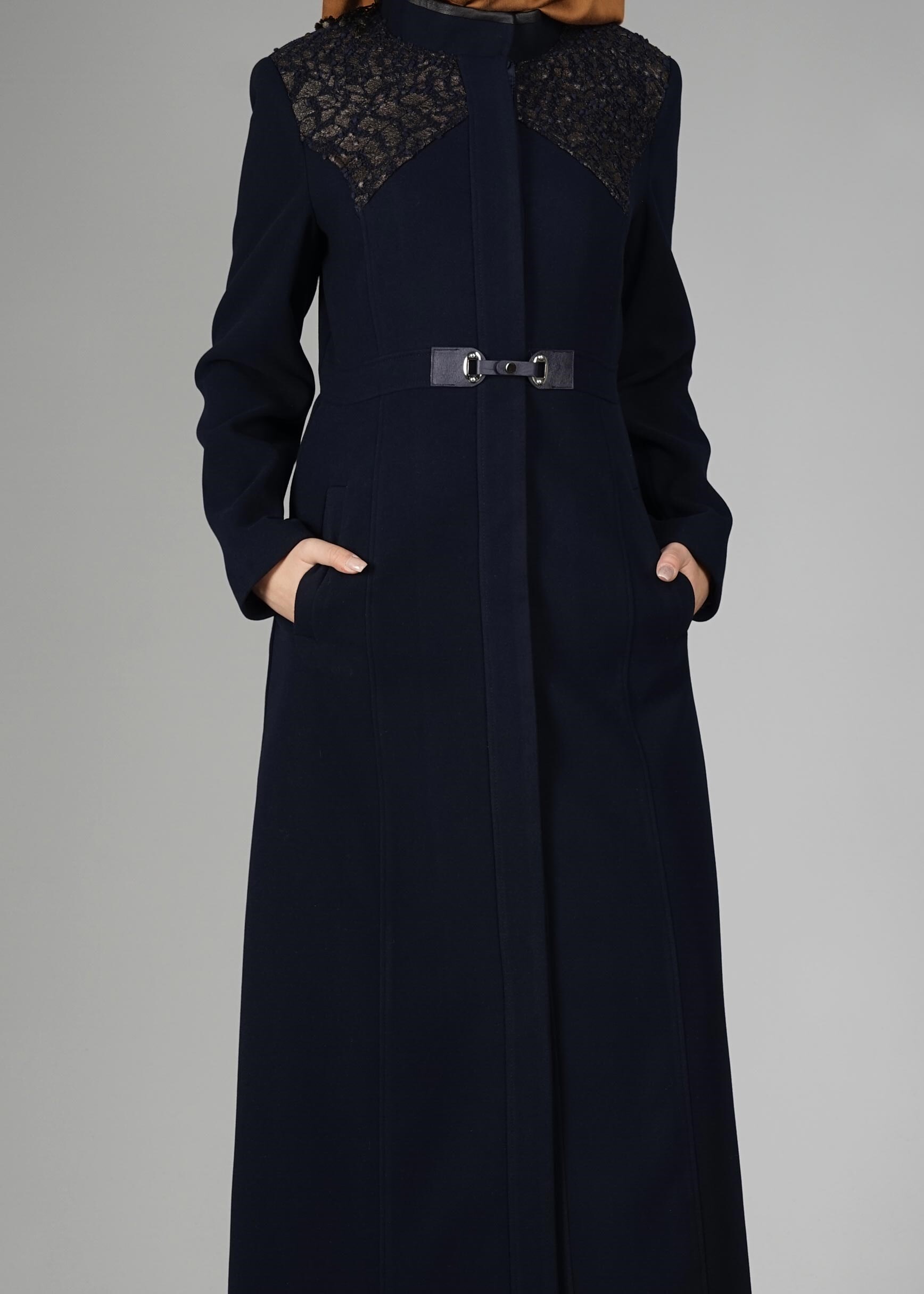 Tesettür giyim LACİVERT OMUZ DETAYLI KAŞE MANTO 9572