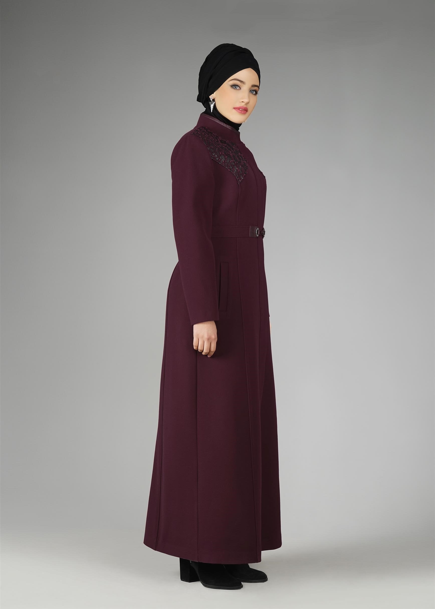 Tesettür giyim MÜRDÜM OMUZ DETAYLI KAŞE MANTO 9572