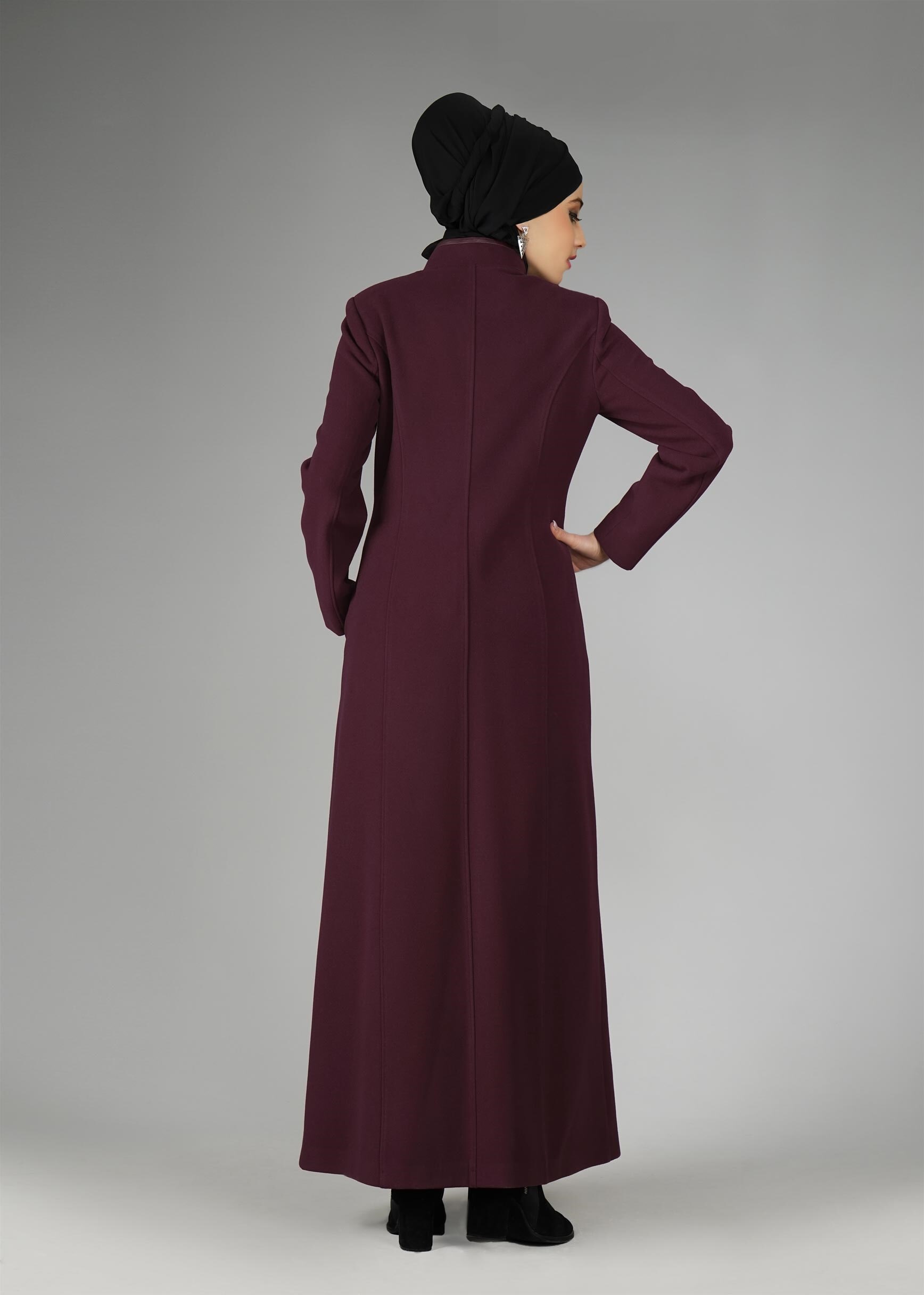 Tesettür giyim MÜRDÜM OMUZ DETAYLI KAŞE MANTO 9572