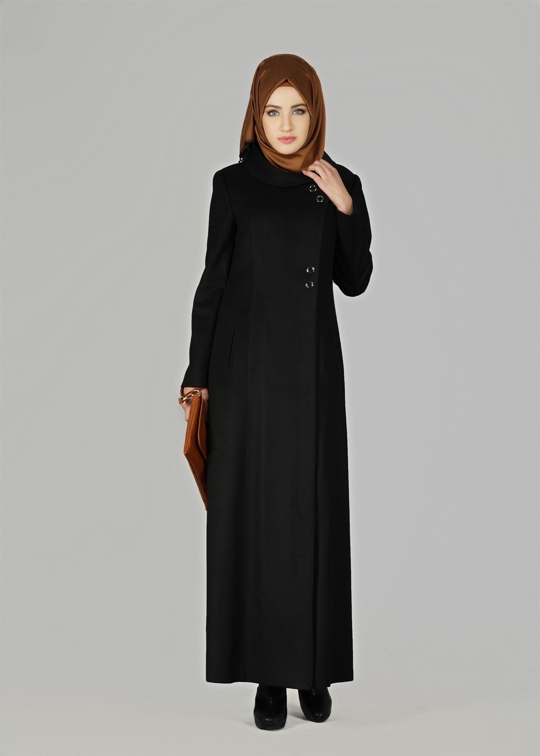 Tesettür giyim SİYAH YAKA DETAYLI CEPLİ MANTO 9582