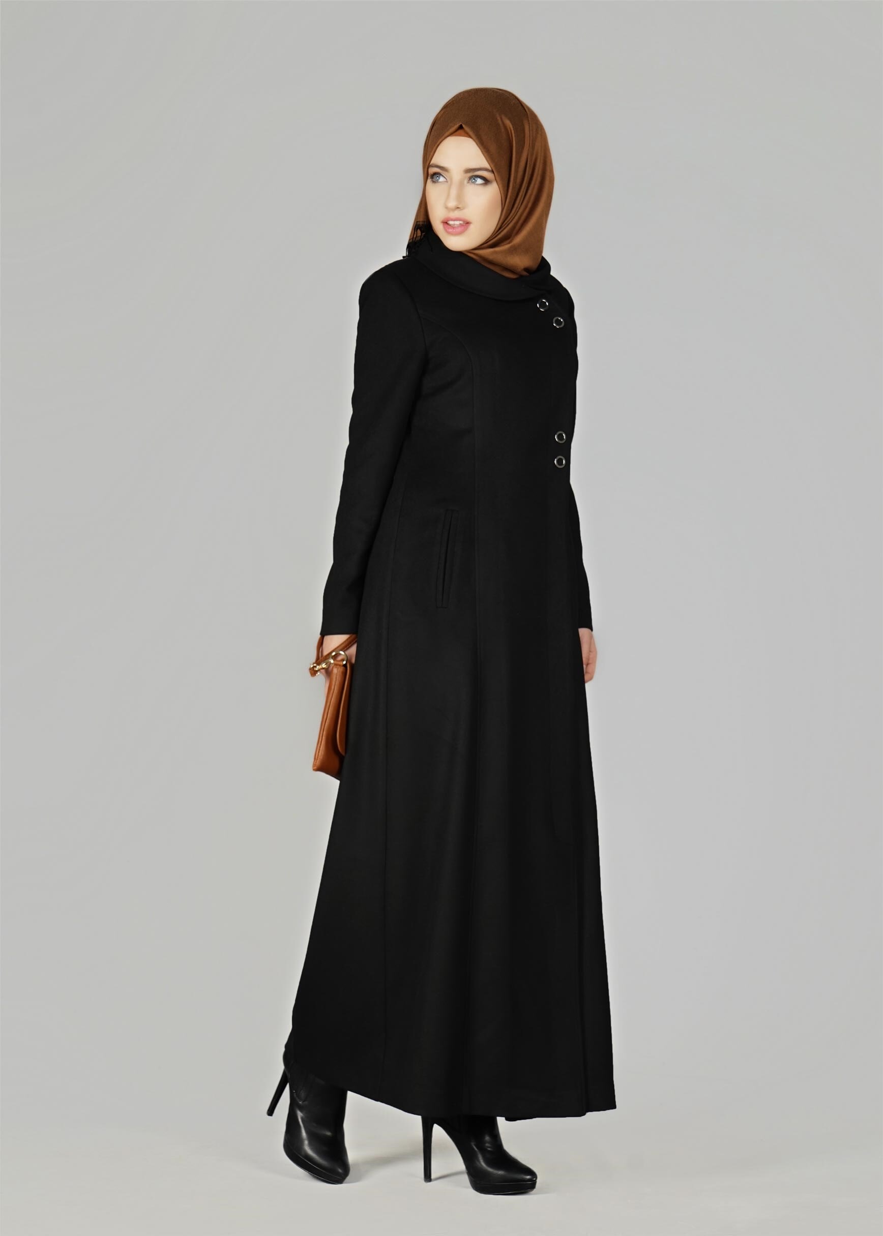 Tesettür giyim SİYAH YAKA DETAYLI CEPLİ MANTO 9582