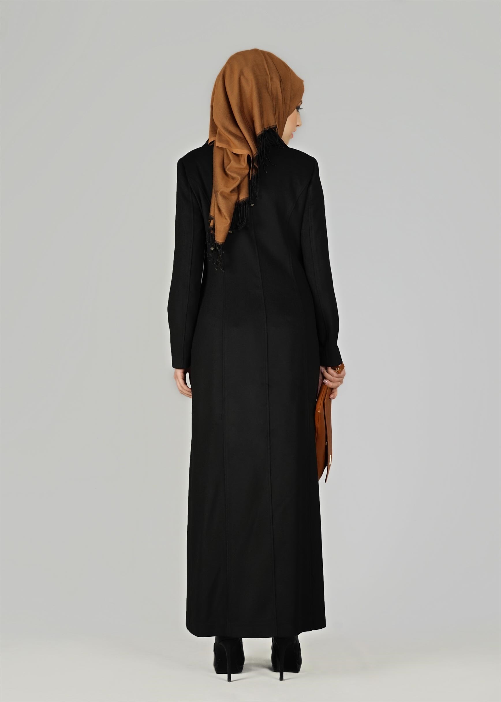 Tesettür giyim SİYAH YAKA DETAYLI CEPLİ MANTO 9582