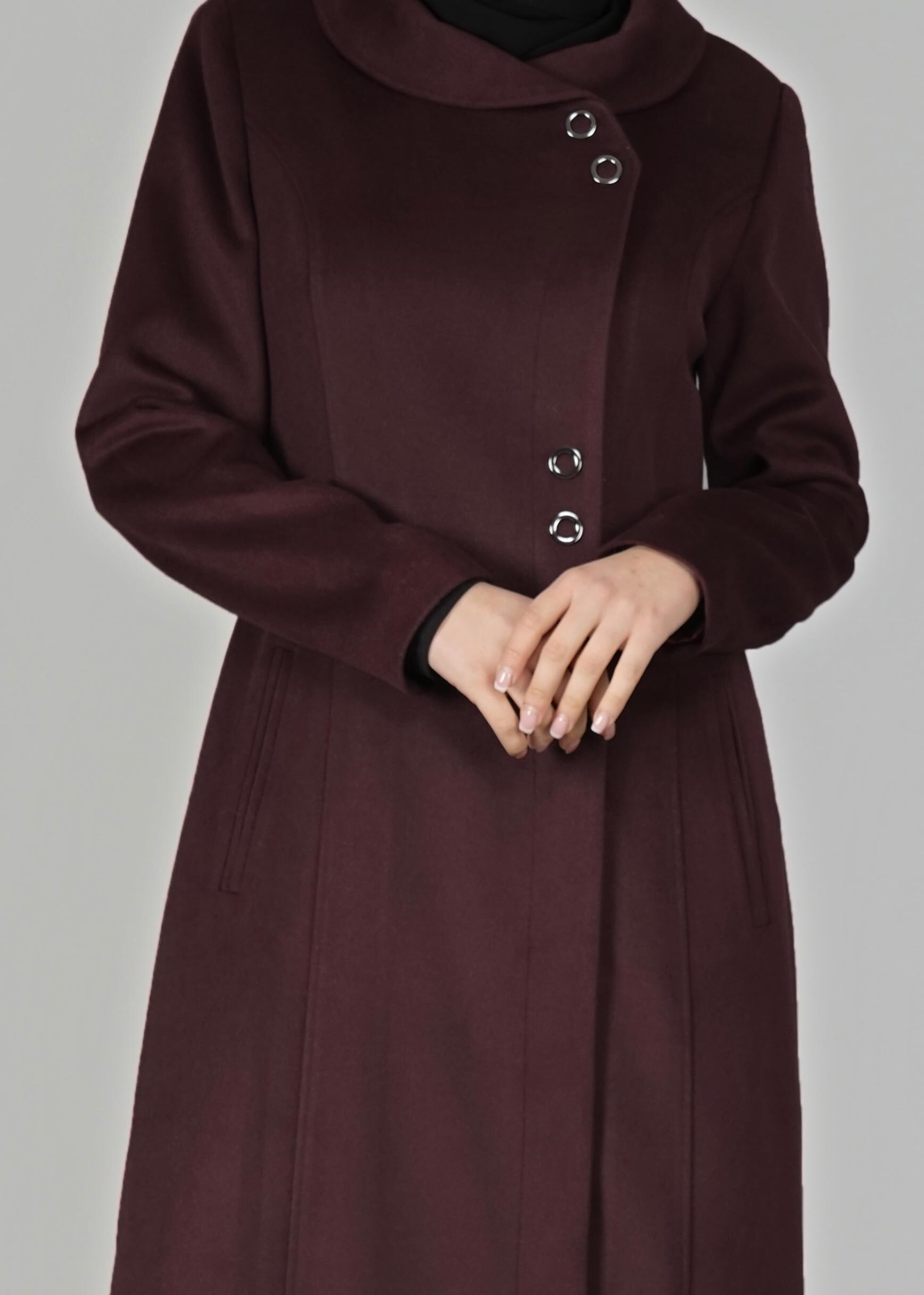 Tesettür giyim MÜRDÜM YAKA DETAYLI CEPLİ MANTO 9582