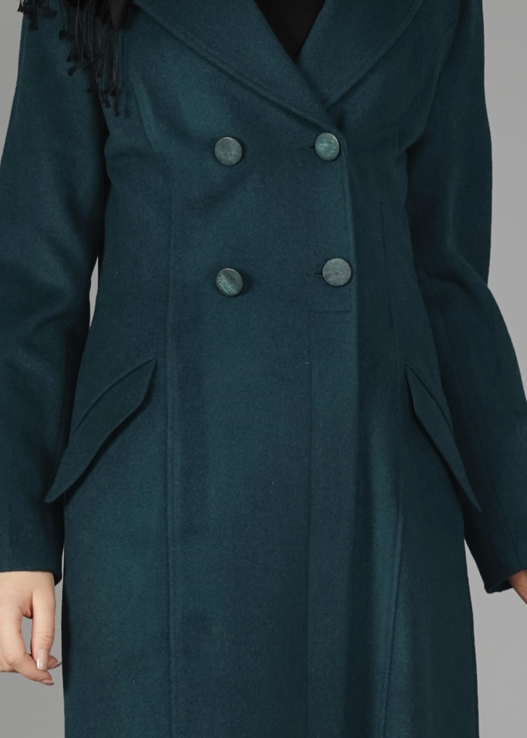 Tesettür giyim YEŞİL CEP DETAYLI DÜĞMELİ MANTO 9583