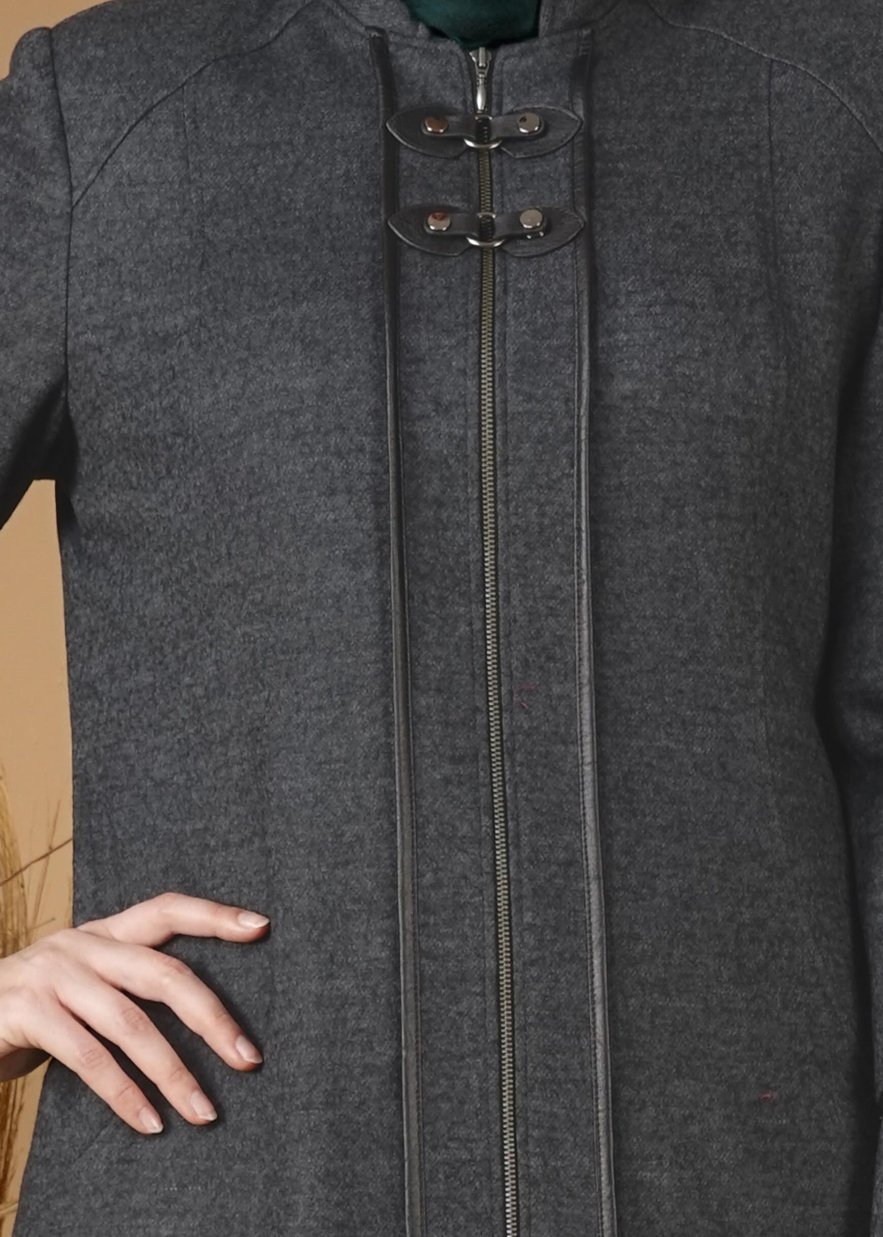 Tesettür giyim GRİ FERMUARLI KAŞE MANTO 9588