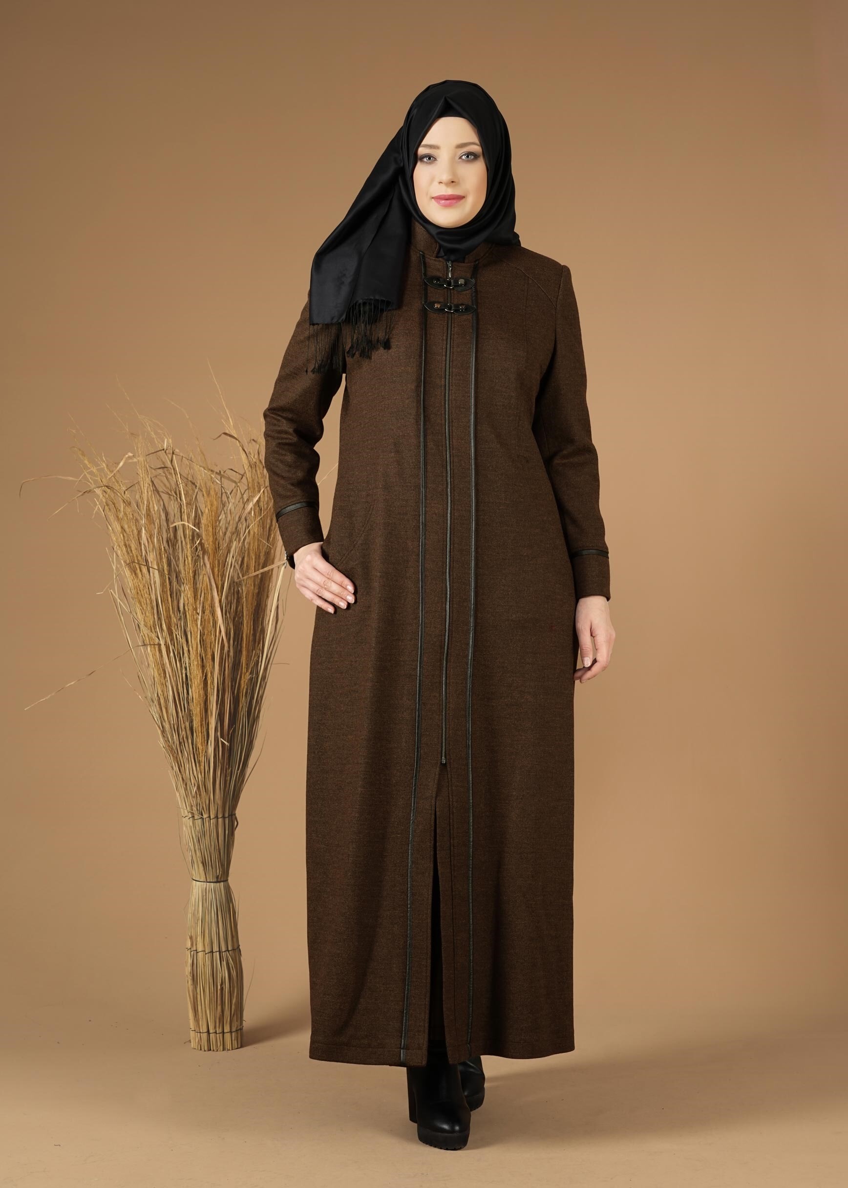 Tesettür giyim KAHVE FERMUARLI KAŞE MANTO 9588