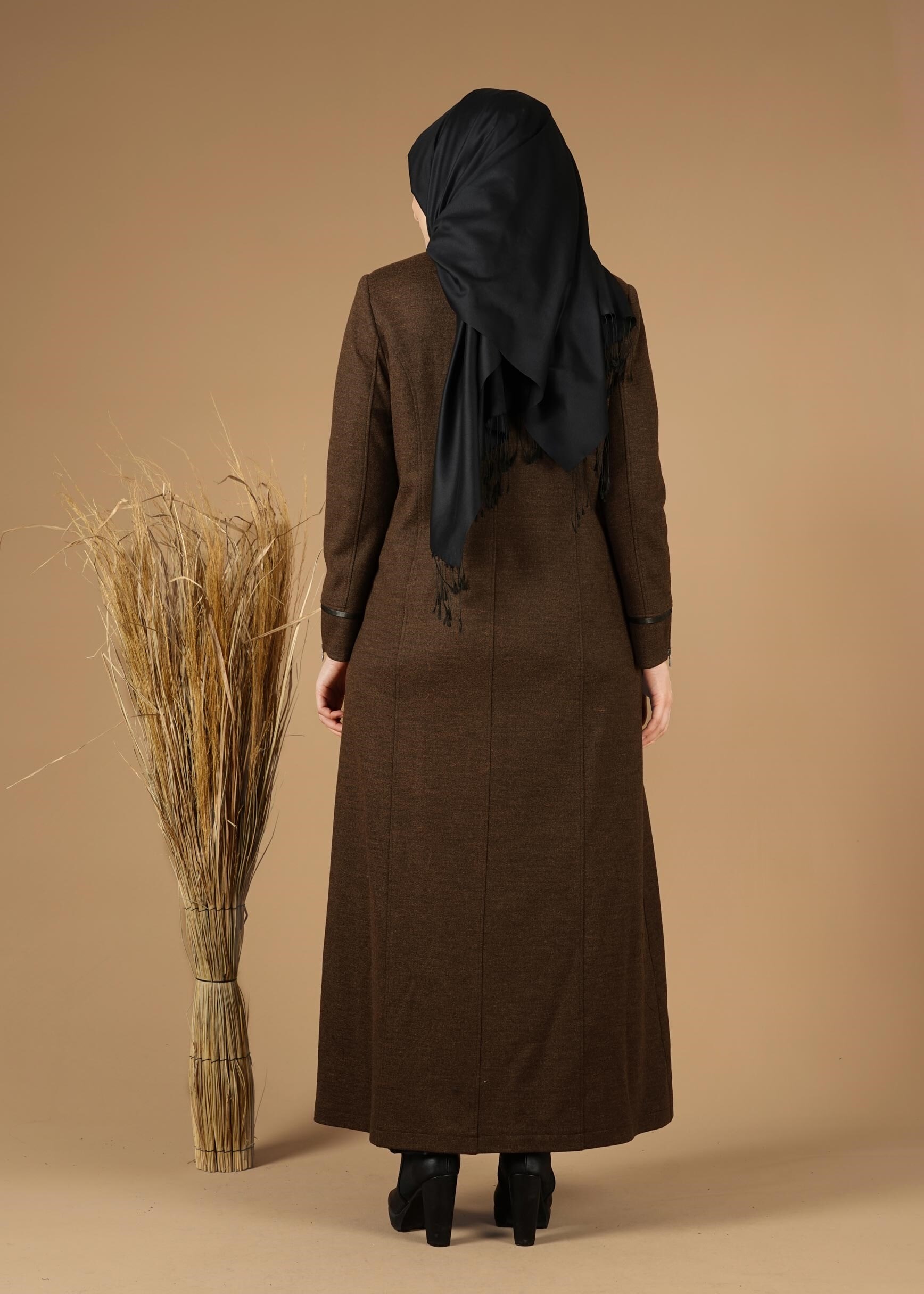 Tesettür giyim KAHVE FERMUARLI KAŞE MANTO 9588