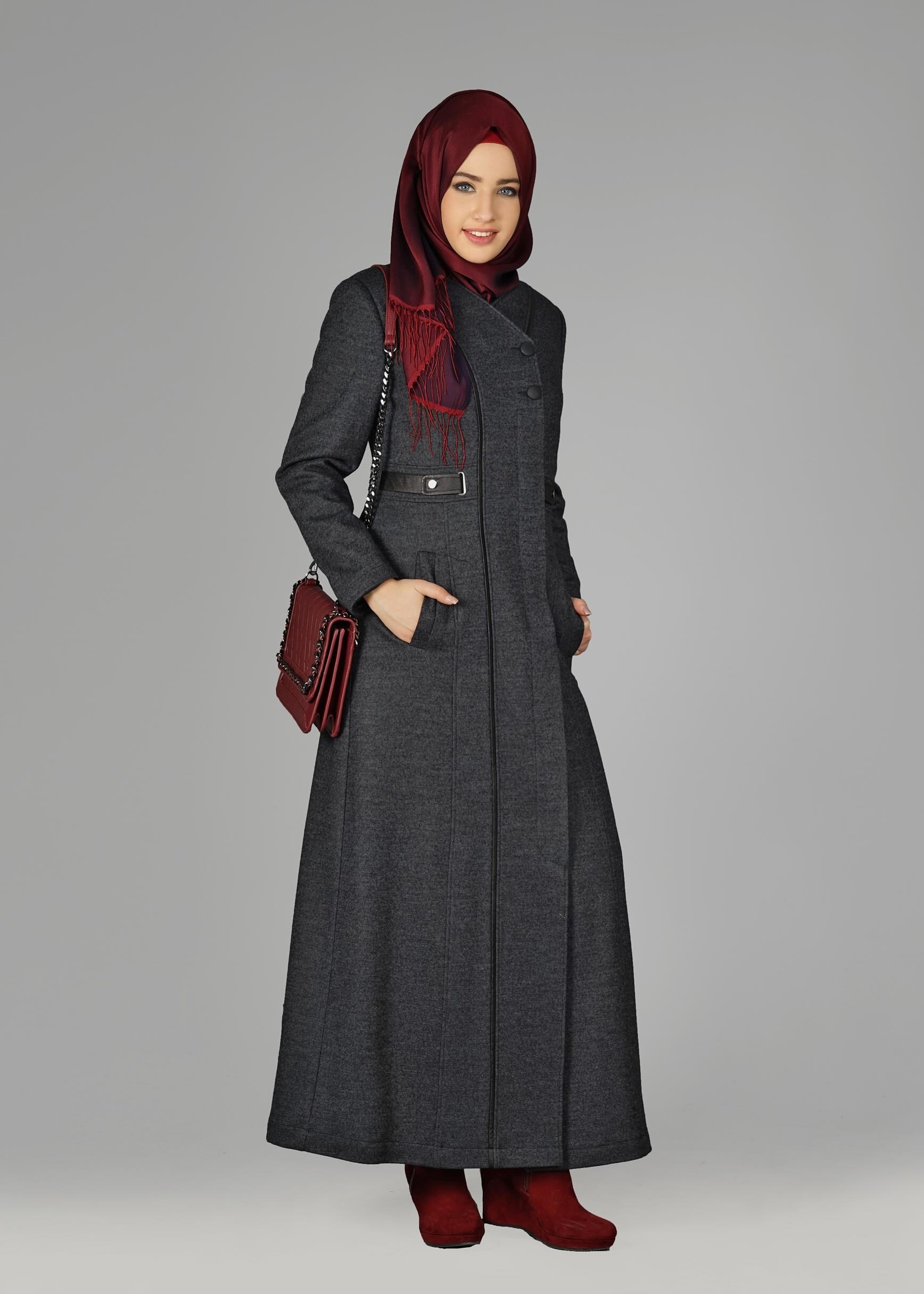 Tesettür giyim GRİ BEL KISMI DETAYLI DÜĞMELİ MANTO 9589