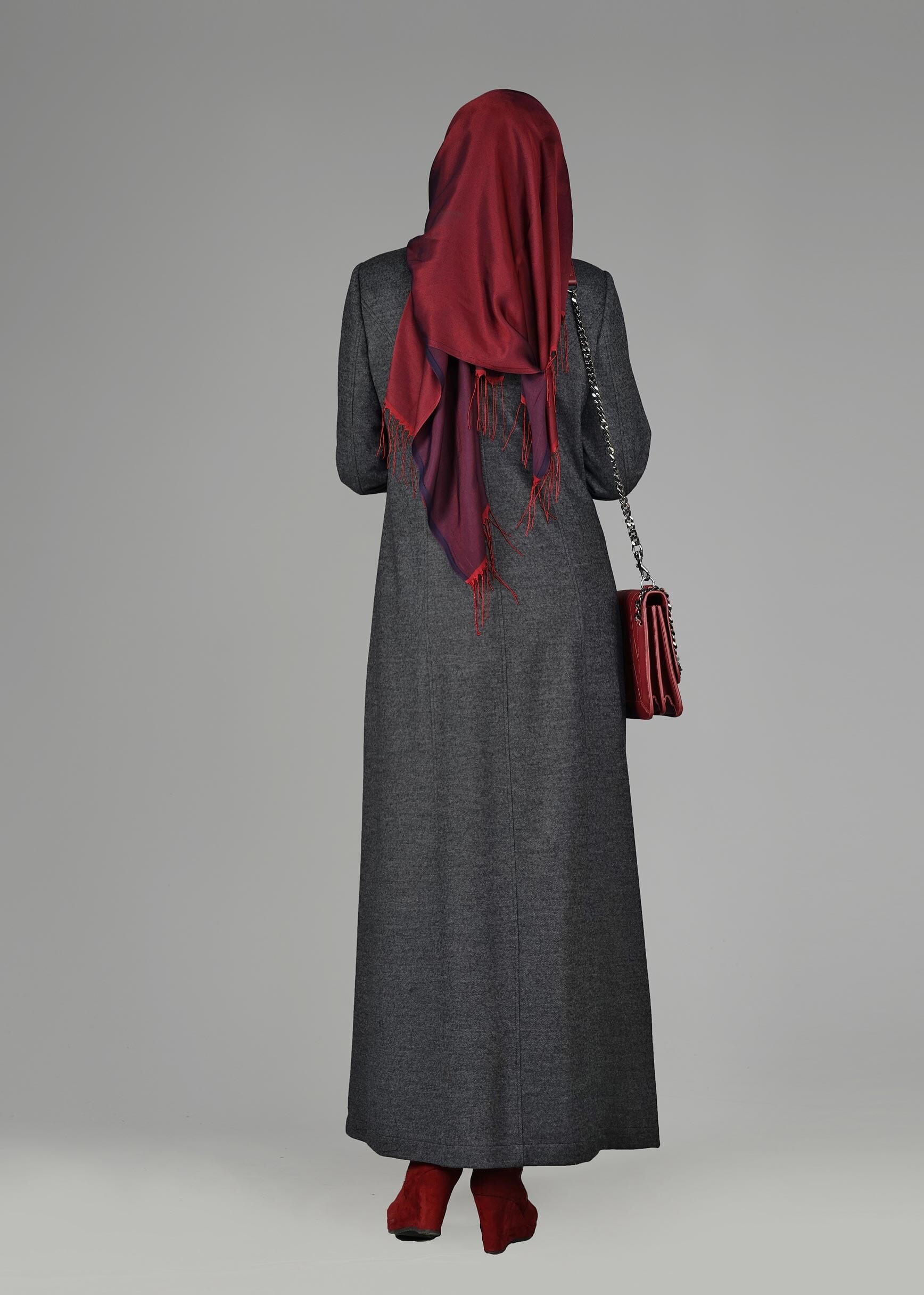 Tesettür giyim GRİ BEL KISMI DETAYLI DÜĞMELİ MANTO 9589