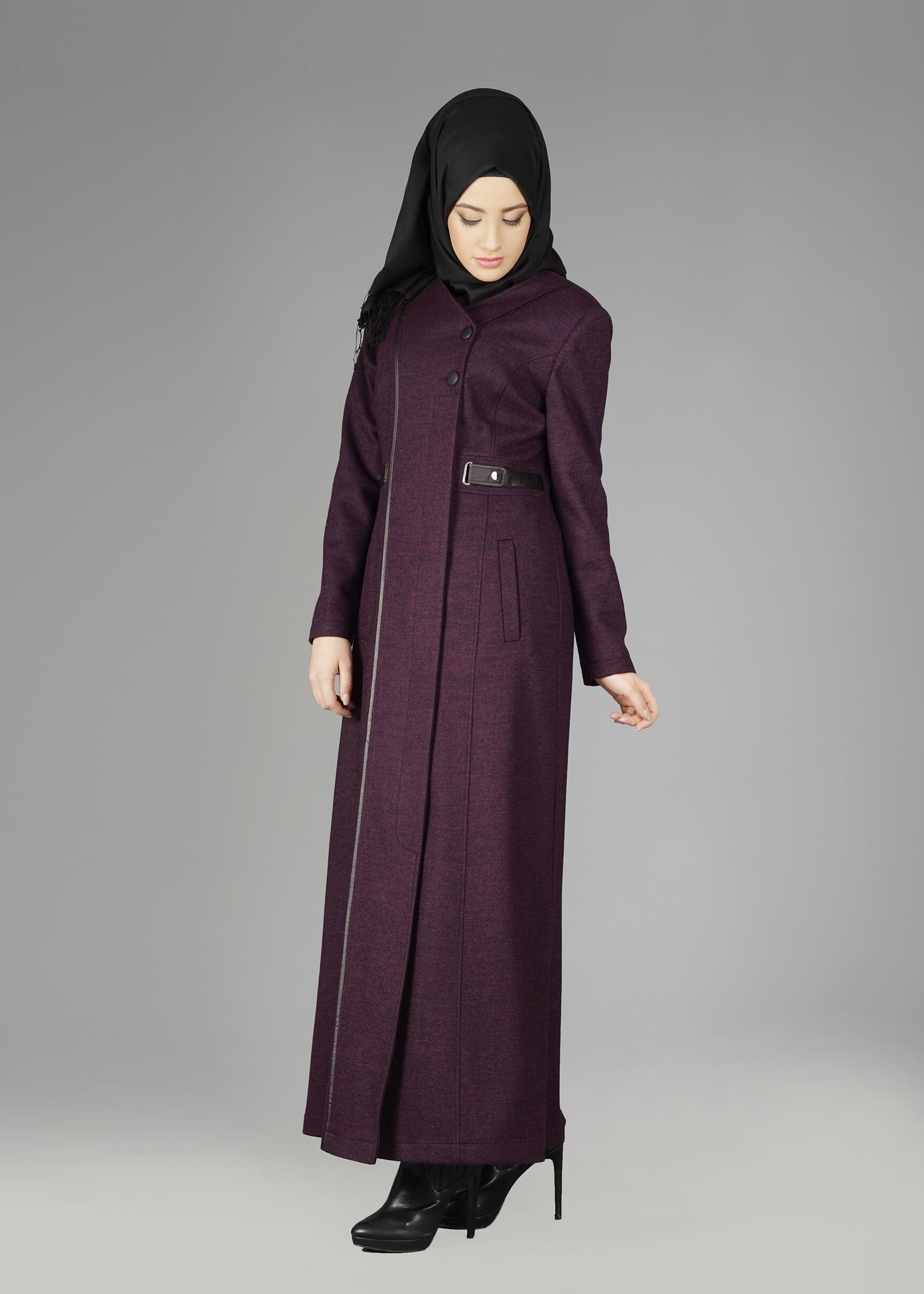 Tesettür giyim MÜRDÜM BEL KISMI DETAYLI DÜĞMELİ MANTO 9589