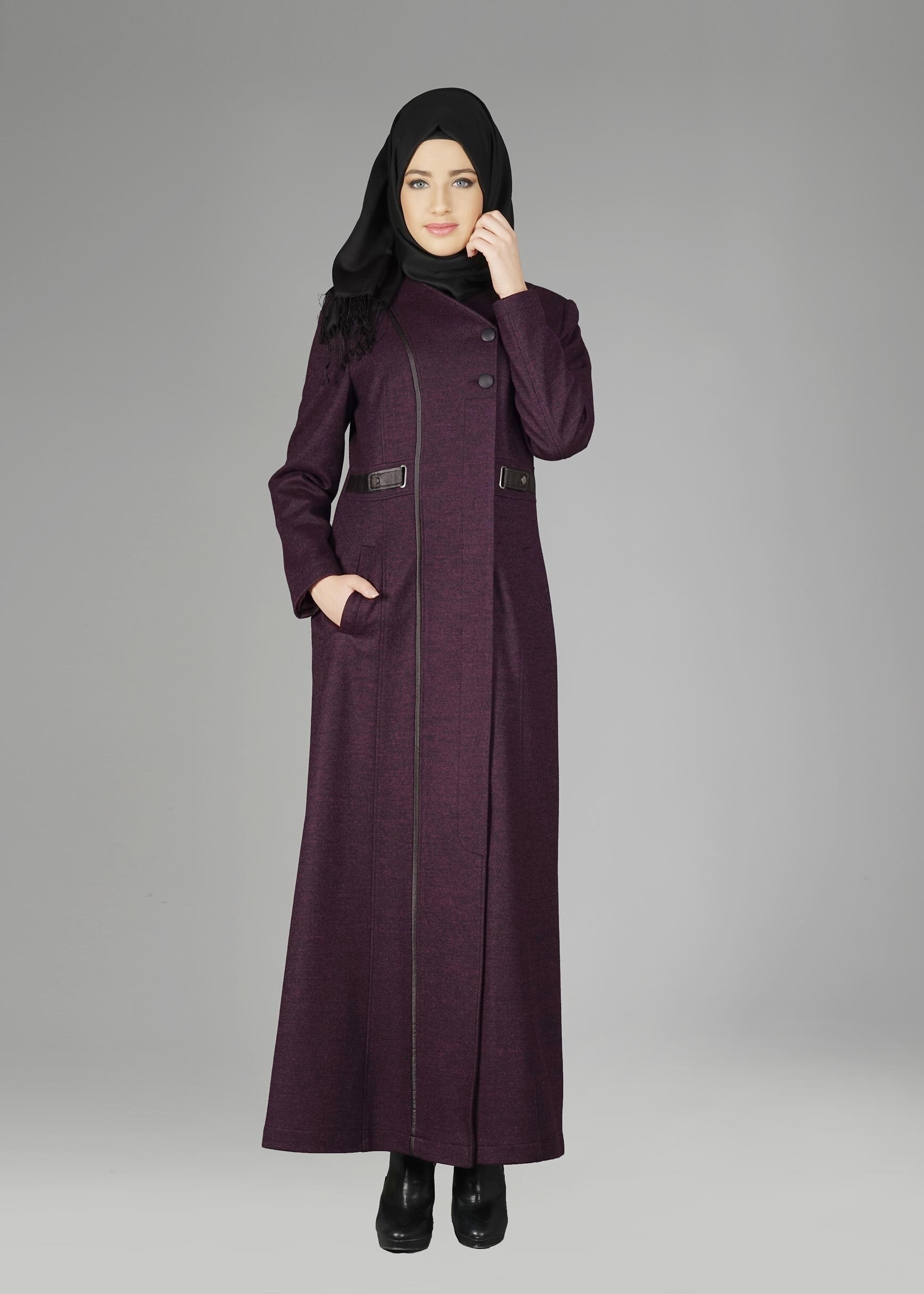Tesettür giyim MÜRDÜM BEL KISMI DETAYLI DÜĞMELİ MANTO 9589